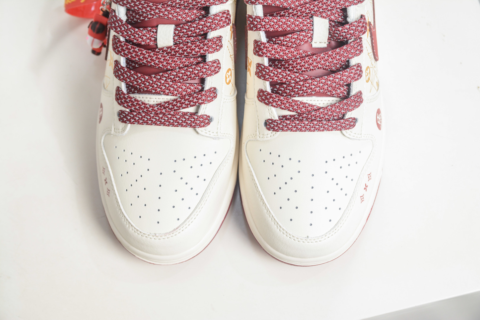 Nike SB Dunk Low 马年限定联名-米白酒红金 QW5288-110-Top High Quatity Cheap Sneakers Fashion Clothing Clothes Bags handbags Shoes of all Brand wholesale With The best Quality And Beautiful Price from China Factory Chinese suppliers wholesaler seller Nike SB Dunk Low 马年限定联名-米白酒红金 QW5288-110