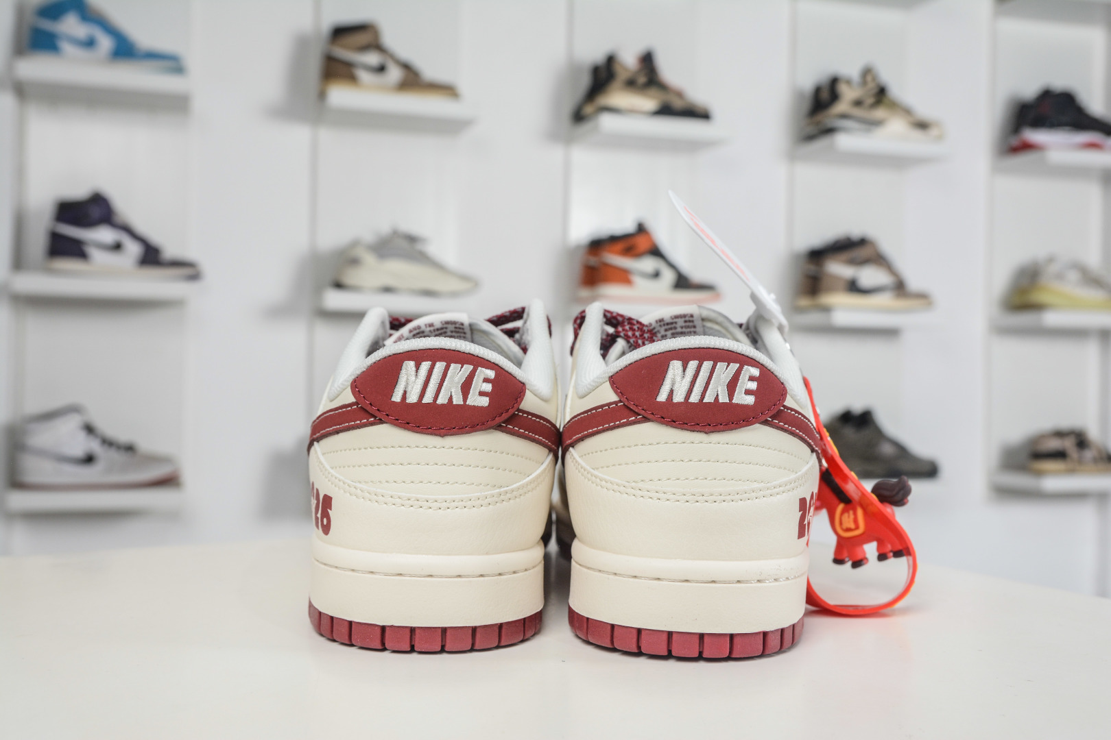 Nike SB Dunk Low 马年限定联名-米白酒红金 QW5288-110-Top High Quatity Cheap Sneakers Fashion Clothing Clothes Bags handbags Shoes of all Brand wholesale With The best Quality And Beautiful Price from China Factory Chinese suppliers wholesaler seller Nike SB Dunk Low 马年限定联名-米白酒红金 QW5288-110
