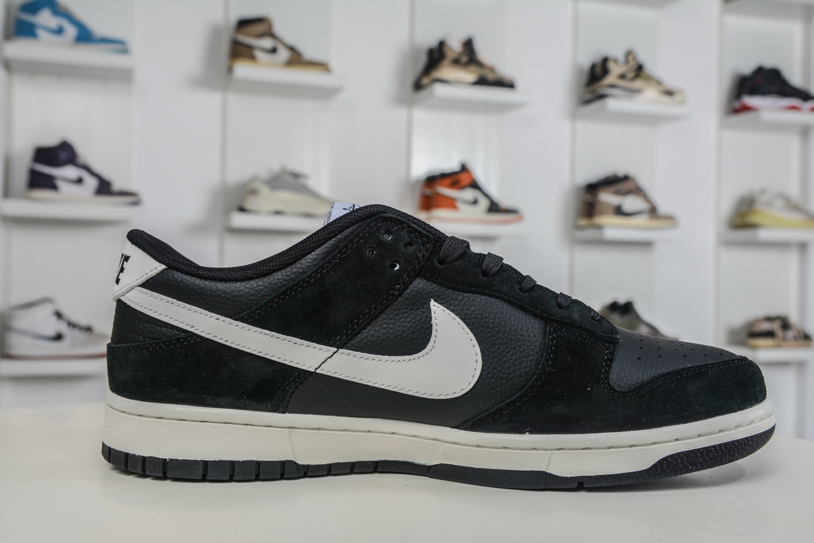 Nike SB Dunk Low X Stussy 斯图西马年限定联名—黑白 X25899-116-Top High Quatity Cheap Sneakers Fashion Clothing Clothes Bags handbags Shoes of all Brand wholesale With The best Quality And Beautiful Price from China Factory Chinese suppliers wholesaler seller Nike SB Dunk Low X Stussy 斯图西马年限定联名—黑白 X25899-116