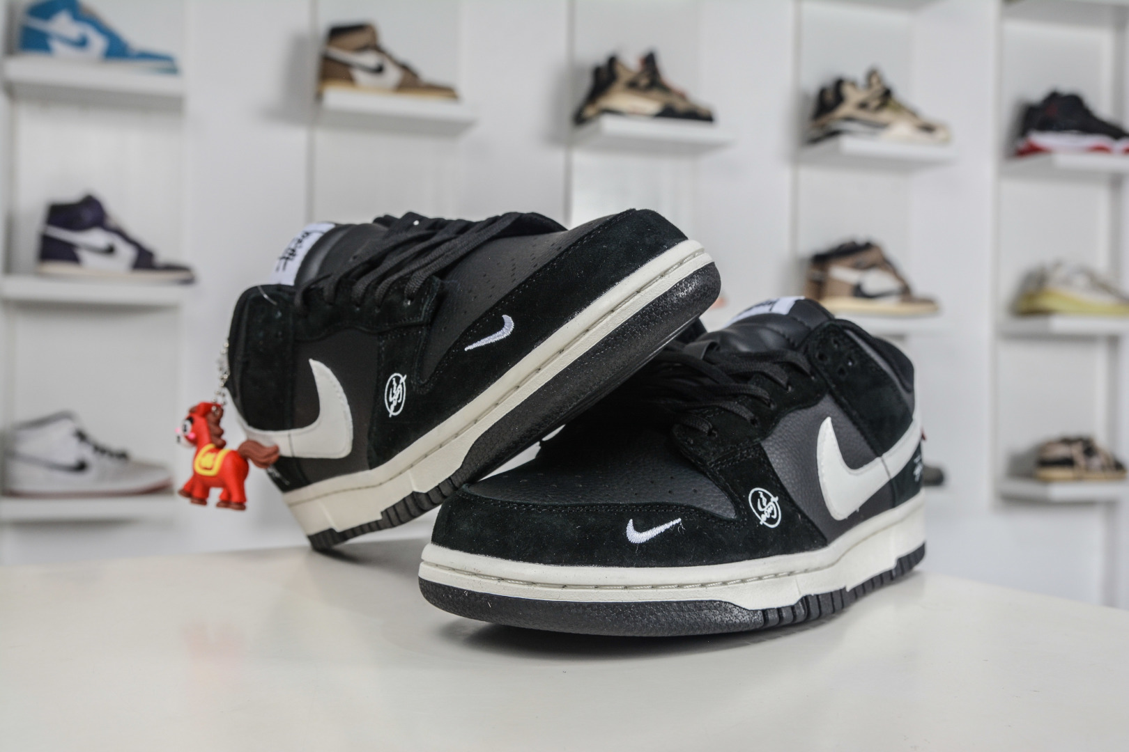 Nike SB Dunk Low X Stussy 斯图西马年限定联名—黑白 X25899-116-Top High Quatity Cheap Sneakers Fashion Clothing Clothes Bags handbags Shoes of all Brand wholesale With The best Quality And Beautiful Price from China Factory Chinese suppliers wholesaler seller Nike SB Dunk Low X Stussy 斯图西马年限定联名—黑白 X25899-116
