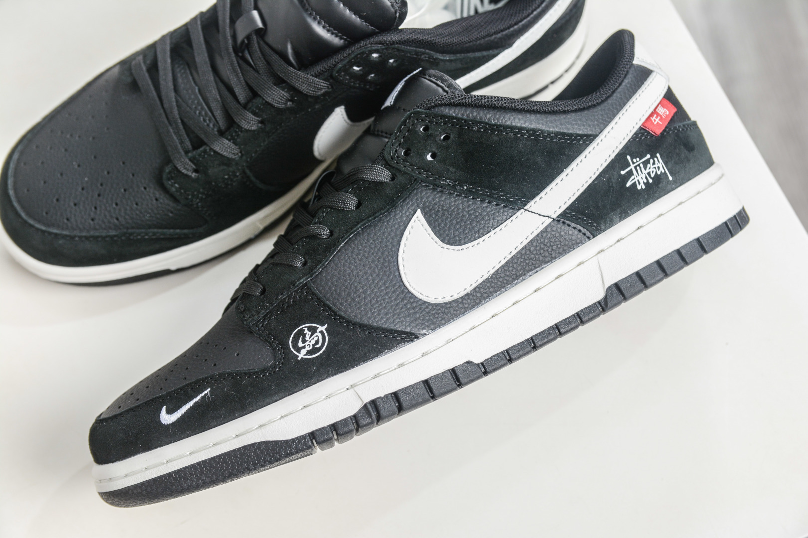Nike SB Dunk Low X Stussy 斯图西马年限定联名—黑白 X25899-116-Top High Quatity Cheap Sneakers Fashion Clothing Clothes Bags handbags Shoes of all Brand wholesale With The best Quality And Beautiful Price from China Factory Chinese suppliers wholesaler seller Nike SB Dunk Low X Stussy 斯图西马年限定联名—黑白 X25899-116