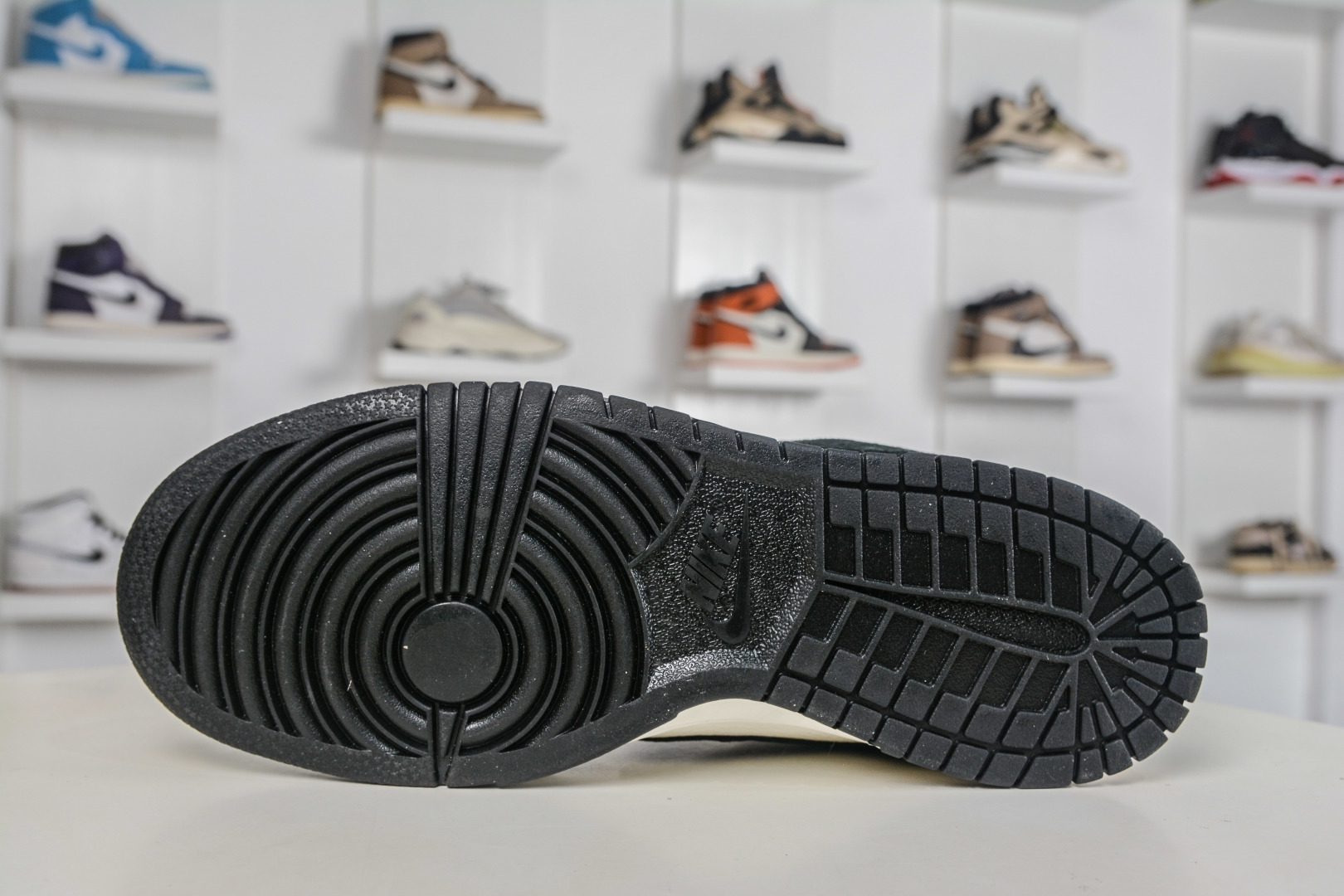Nike SB Dunk Low x Superme SUP马年限定联名-米白黑 X25899-115-Top High Quatity Cheap Sneakers Fashion Clothing Clothes Bags handbags Shoes of all Brand wholesale With The best Quality And Beautiful Price from China Factory Chinese suppliers wholesaler seller Nike SB Dunk Low x Superme SUP马年限定联名-米白黑 X25899-115