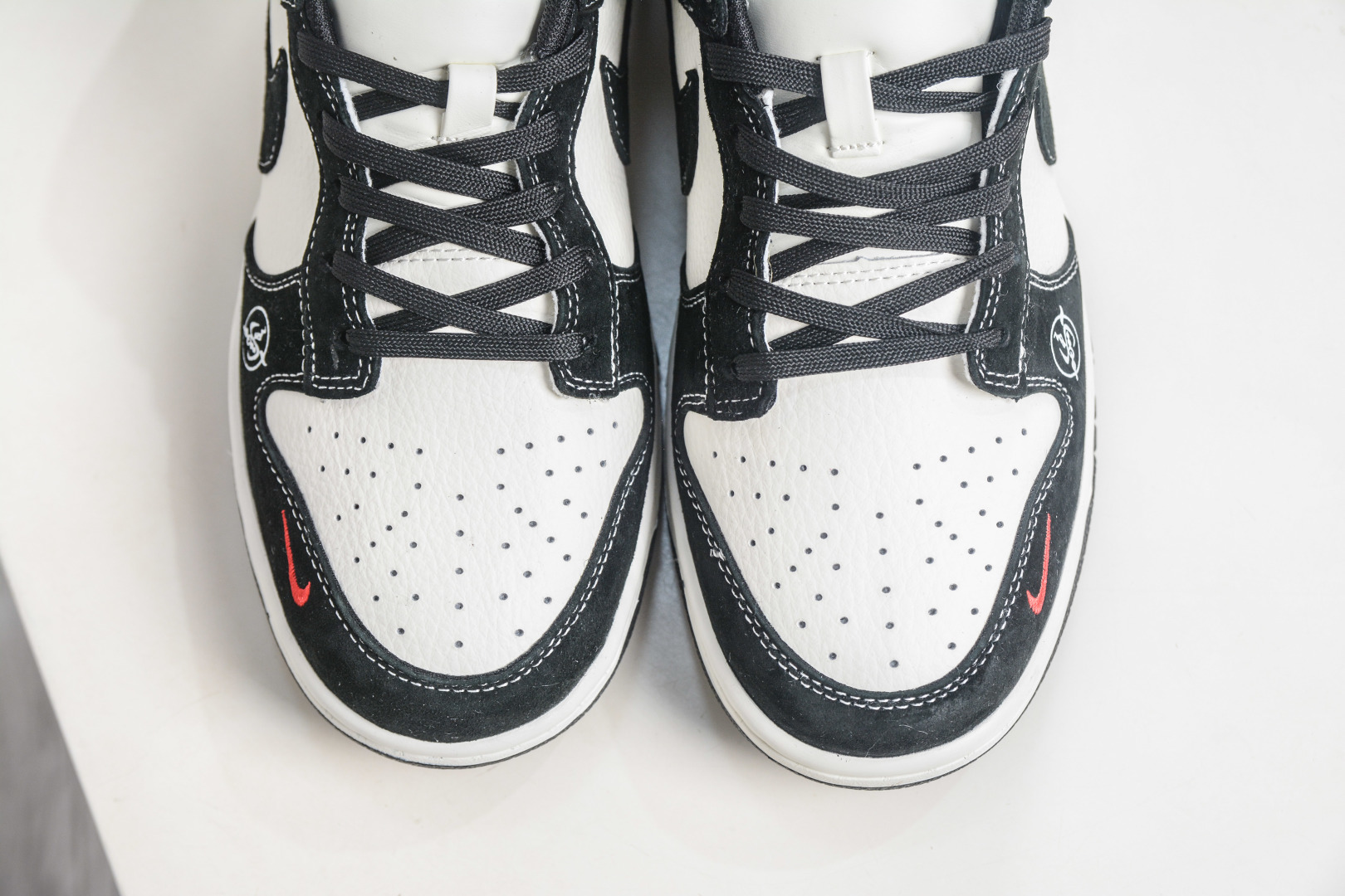Nike SB Dunk Low x Superme SUP马年限定联名-米白黑 X25899-115-Top High Quatity Cheap Sneakers Fashion Clothing Clothes Bags handbags Shoes of all Brand wholesale With The best Quality And Beautiful Price from China Factory Chinese suppliers wholesaler seller Nike SB Dunk Low x Superme SUP马年限定联名-米白黑 X25899-115