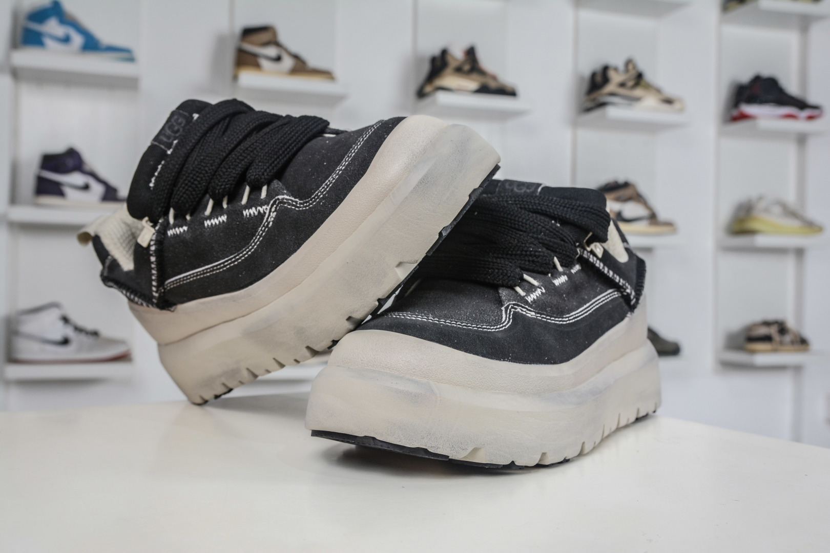UGG Heritage Utility牛皮革简约个性通勤低帮生活休闲鞋 1174994-Top High Quatity Cheap Sneakers Fashion Clothing Clothes Bags handbags Shoes of all Brand wholesale With The best Quality And Beautiful Price from China Factory Chinese suppliers wholesaler seller UGG Heritage Utility牛皮革简约个性通勤低帮生活休闲鞋 1174994