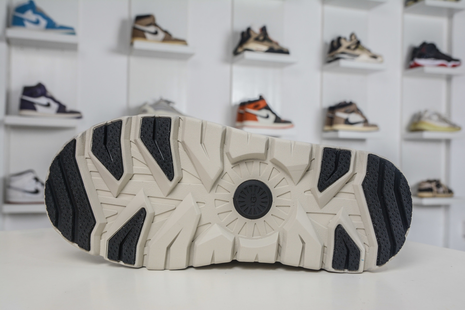 UGG Heritage Utility牛皮革简约个性通勤低帮生活休闲鞋 1174994-Top High Quatity Cheap Sneakers Fashion Clothing Clothes Bags handbags Shoes of all Brand wholesale With The best Quality And Beautiful Price from China Factory Chinese suppliers wholesaler seller UGG Heritage Utility牛皮革简约个性通勤低帮生活休闲鞋 1174994