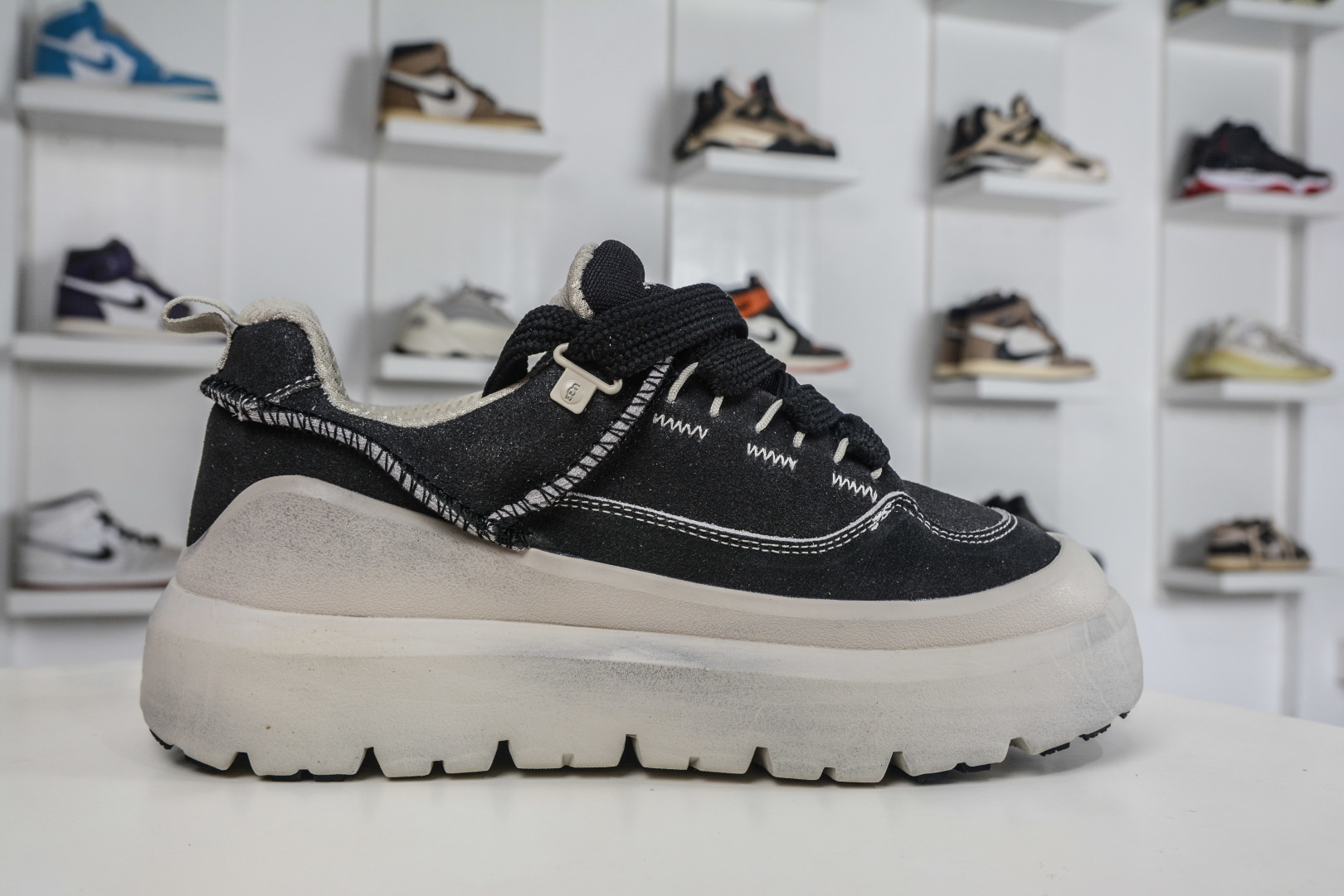 UGG Heritage Utility牛皮革简约个性通勤低帮生活休闲鞋 1174994-Top High Quatity Cheap Sneakers Fashion Clothing Clothes Bags handbags Shoes of all Brand wholesale With The best Quality And Beautiful Price from China Factory Chinese suppliers wholesaler seller UGG Heritage Utility牛皮革简约个性通勤低帮生活休闲鞋 1174994