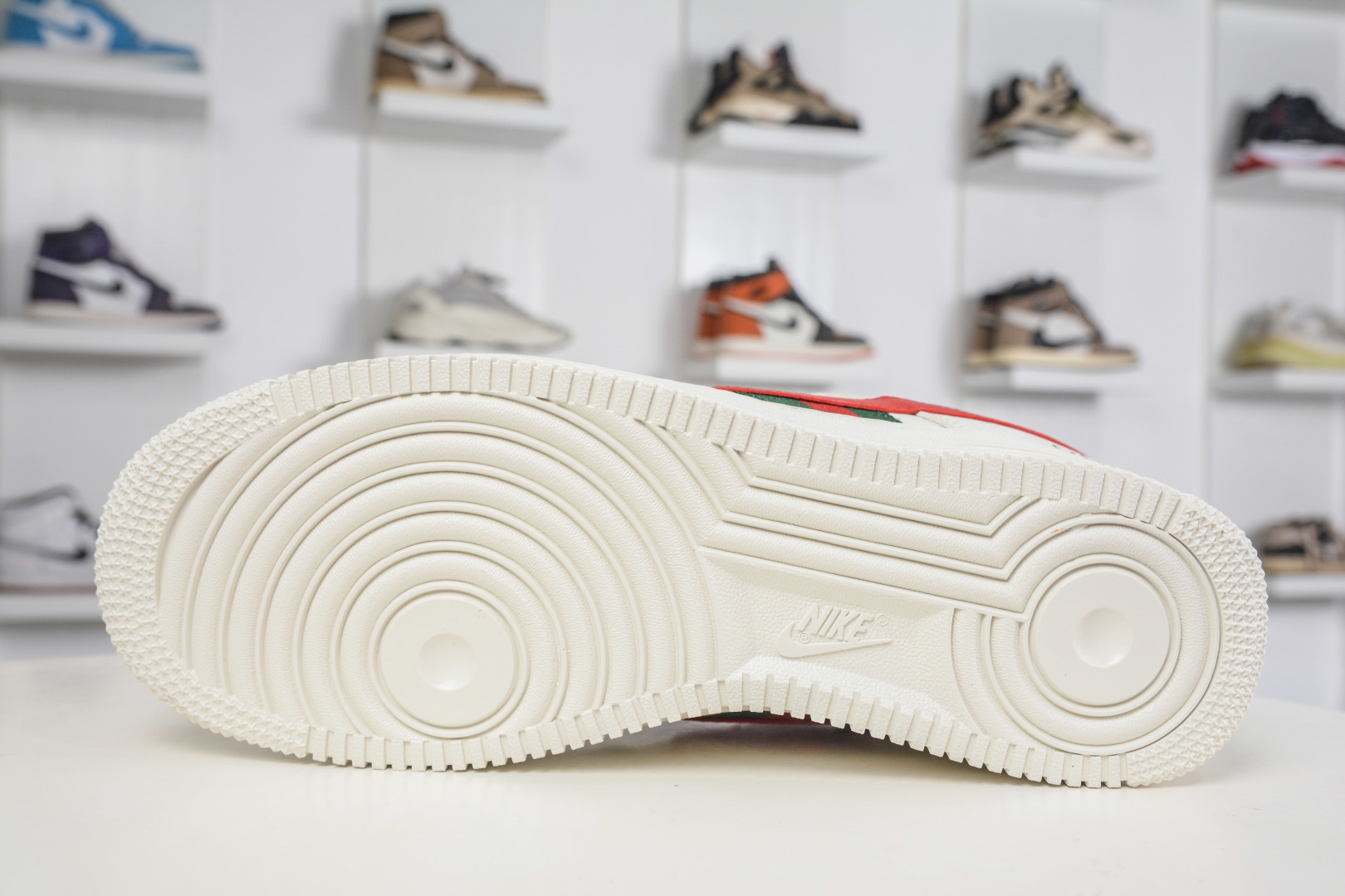 Gucci x NIke Air Force 1 古驰联名-白红 XY9025-015-Top High Quatity Cheap Sneakers Fashion Clothing Clothes Bags handbags Shoes of all Brand wholesale With The best Quality And Beautiful Price from China Factory Chinese suppliers wholesaler seller Gucci x NIke Air Force 1 古驰联名-白红 XY9025-015