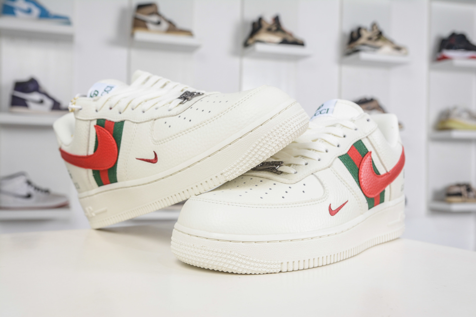 Gucci x NIke Air Force 1 古驰联名-白红 XY9025-015-Top High Quatity Cheap Sneakers Fashion Clothing Clothes Bags handbags Shoes of all Brand wholesale With The best Quality And Beautiful Price from China Factory Chinese suppliers wholesaler seller Gucci x NIke Air Force 1 古驰联名-白红 XY9025-015