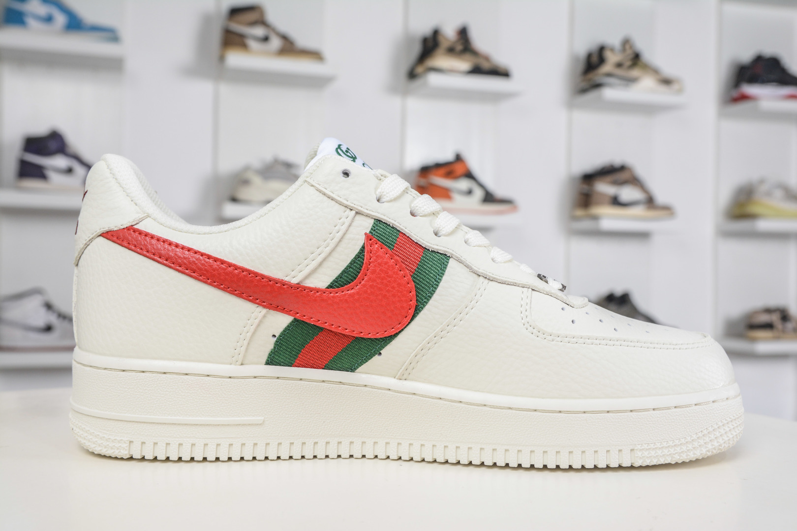 Gucci x NIke Air Force 1 古驰联名-白红 XY9025-015-Top High Quatity Cheap Sneakers Fashion Clothing Clothes Bags handbags Shoes of all Brand wholesale With The best Quality And Beautiful Price from China Factory Chinese suppliers wholesaler seller Gucci x NIke Air Force 1 古驰联名-白红 XY9025-015