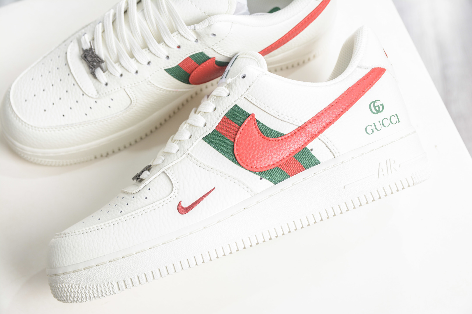 Gucci x NIke Air Force 1 古驰联名-白红 XY9025-015-Top High Quatity Cheap Sneakers Fashion Clothing Clothes Bags handbags Shoes of all Brand wholesale With The best Quality And Beautiful Price from China Factory Chinese suppliers wholesaler seller Gucci x NIke Air Force 1 古驰联名-白红 XY9025-015