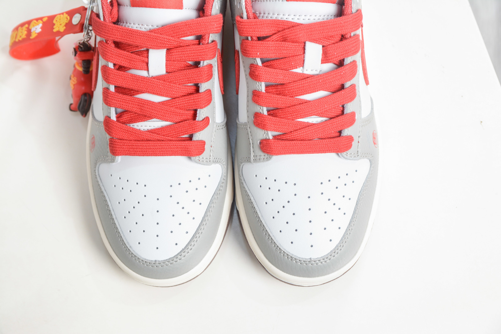 270 Nike SB Dunk Low 马年限定联名-白灰红 QW5288-109