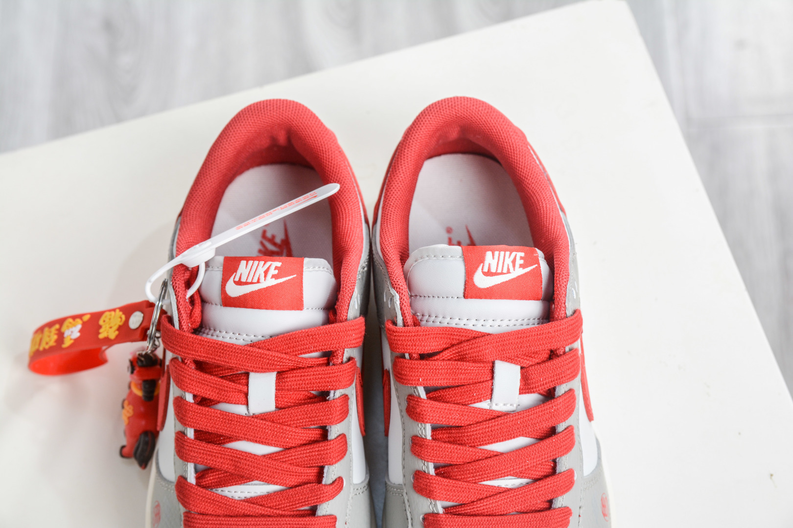 270 Nike SB Dunk Low 马年限定联名-白灰红 QW5288-109
