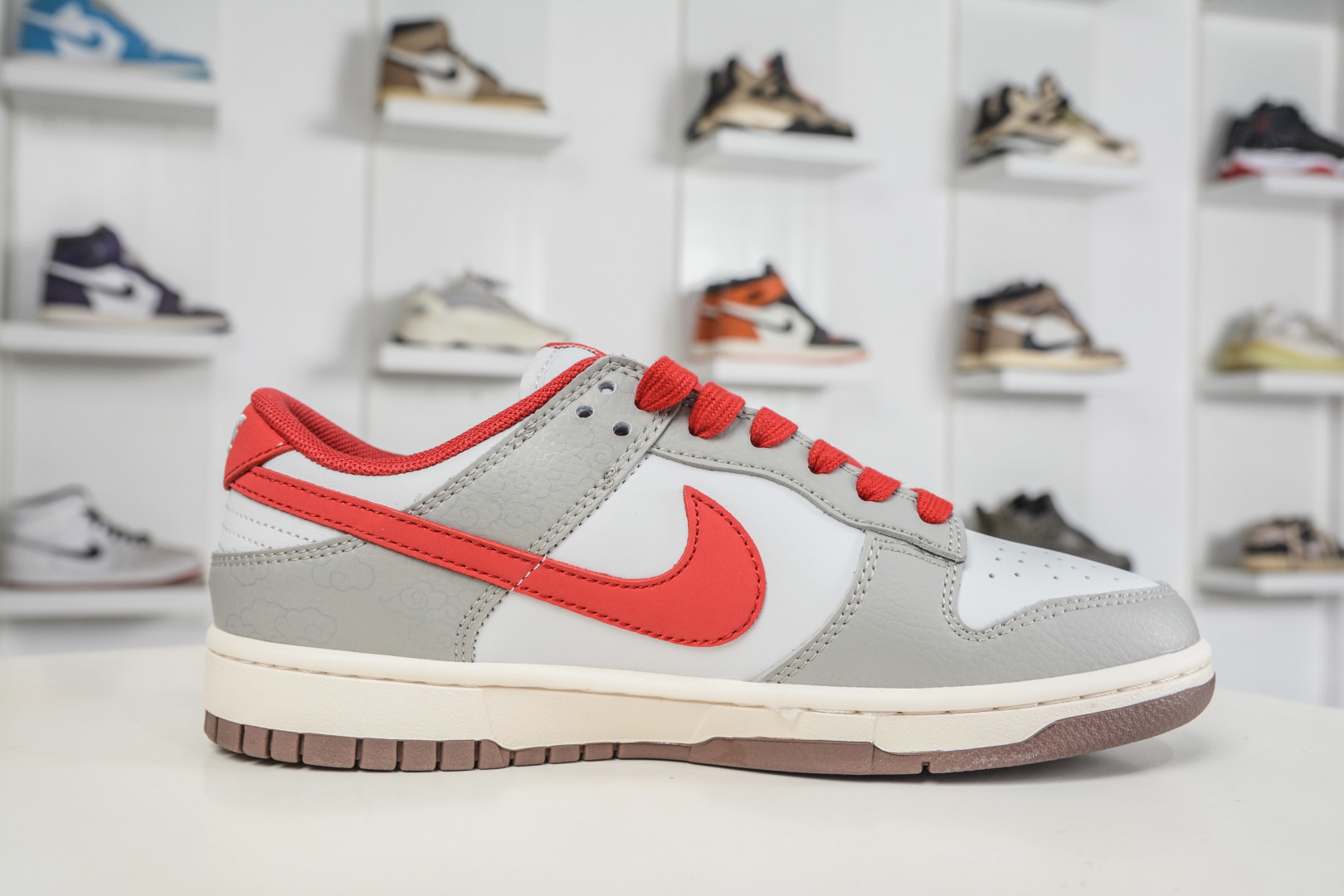 270 Nike SB Dunk Low 马年限定联名-白灰红 QW5288-109