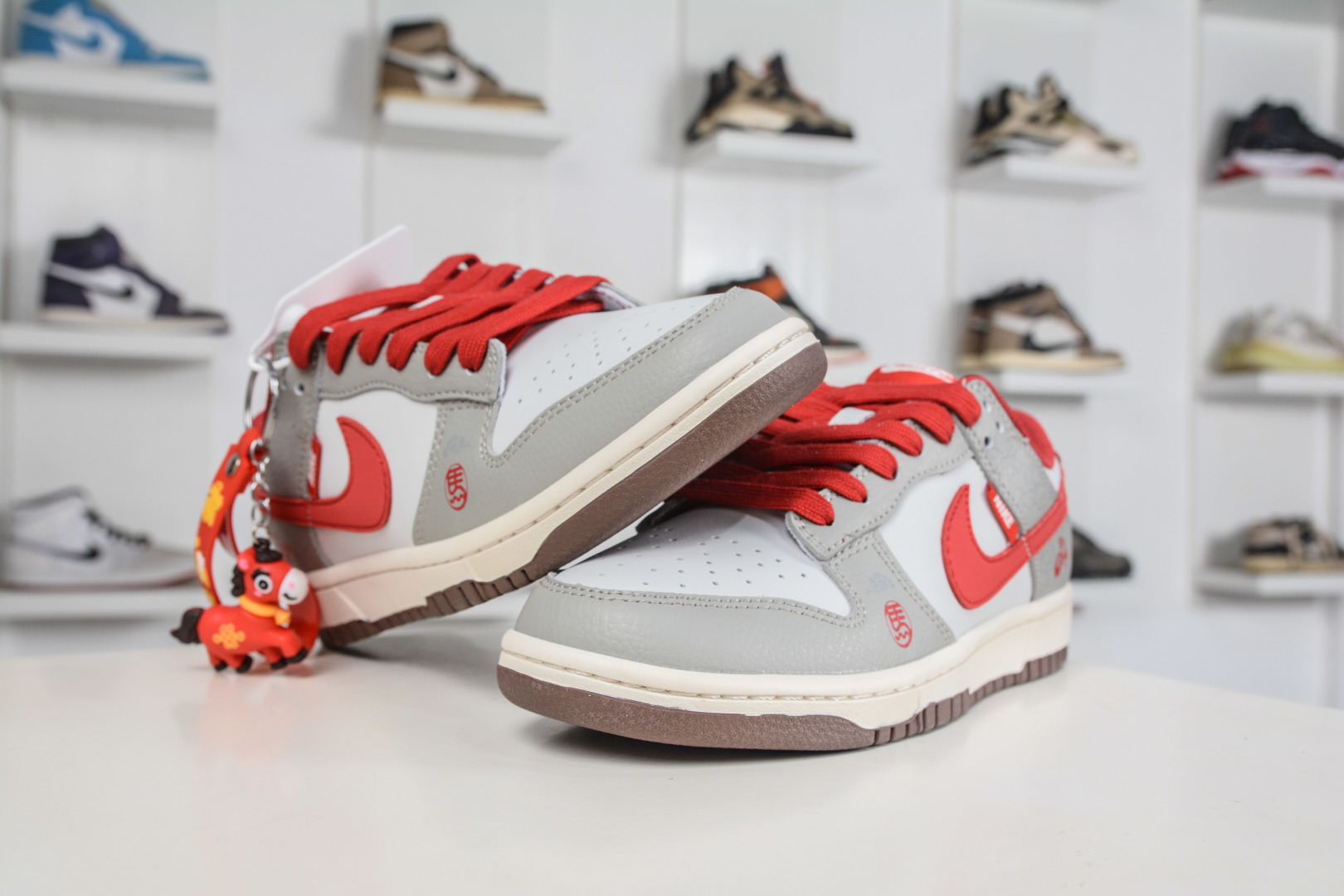 270 Nike SB Dunk Low 马年限定联名-白灰红 QW5288-109