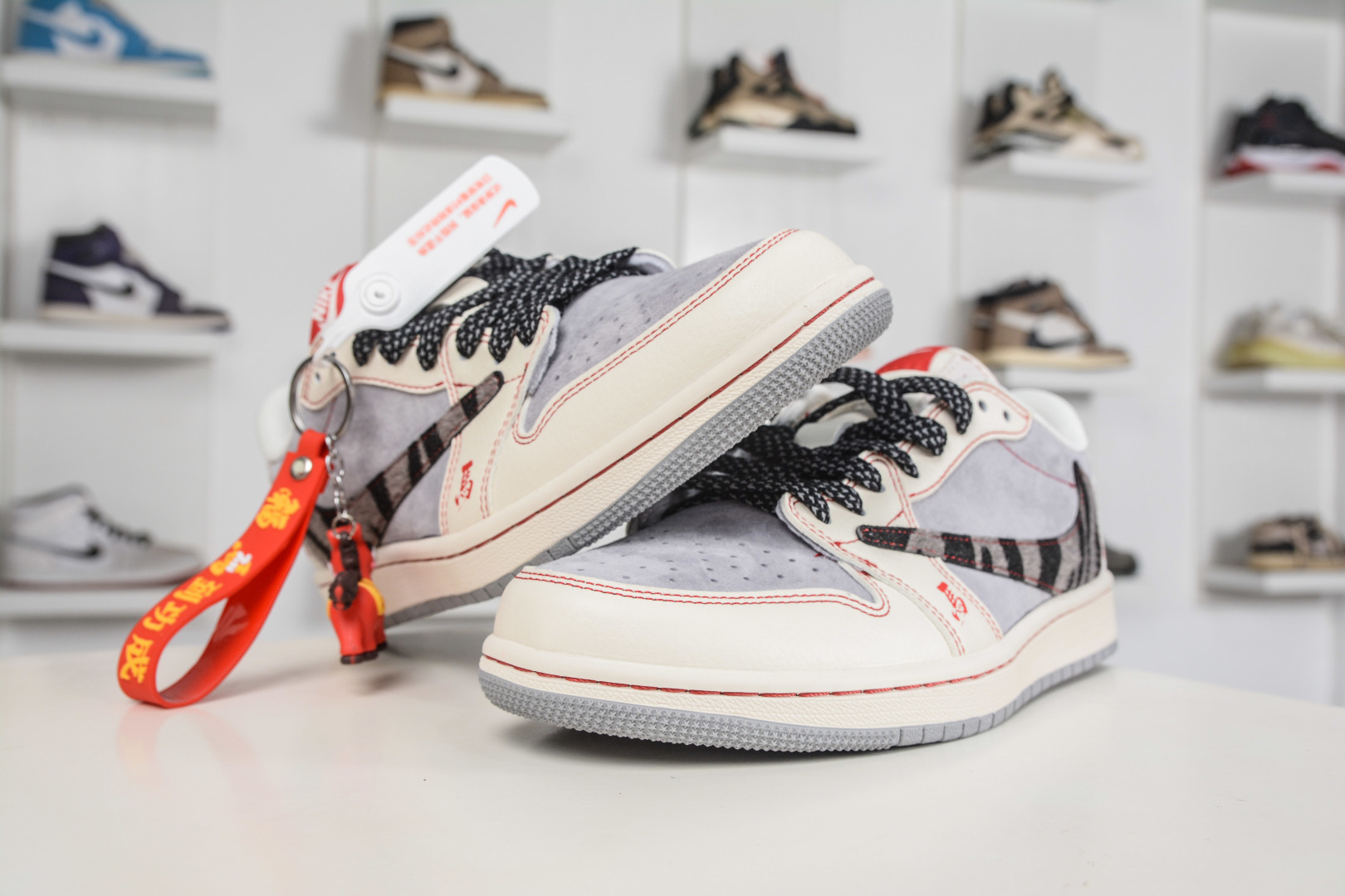 TS x Air Jordan AJ1 Low 倒钩低帮马年限定-米灰黑 FF9989-012-Top High Quatity Cheap Sneakers Fashion Clothing Clothes Bags handbags Shoes of all Brand wholesale With The best Quality And Beautiful Price from China Factory Chinese suppliers wholesaler seller TS x Air Jordan AJ1 Low 倒钩低帮马年限定-米灰黑 FF9989-012