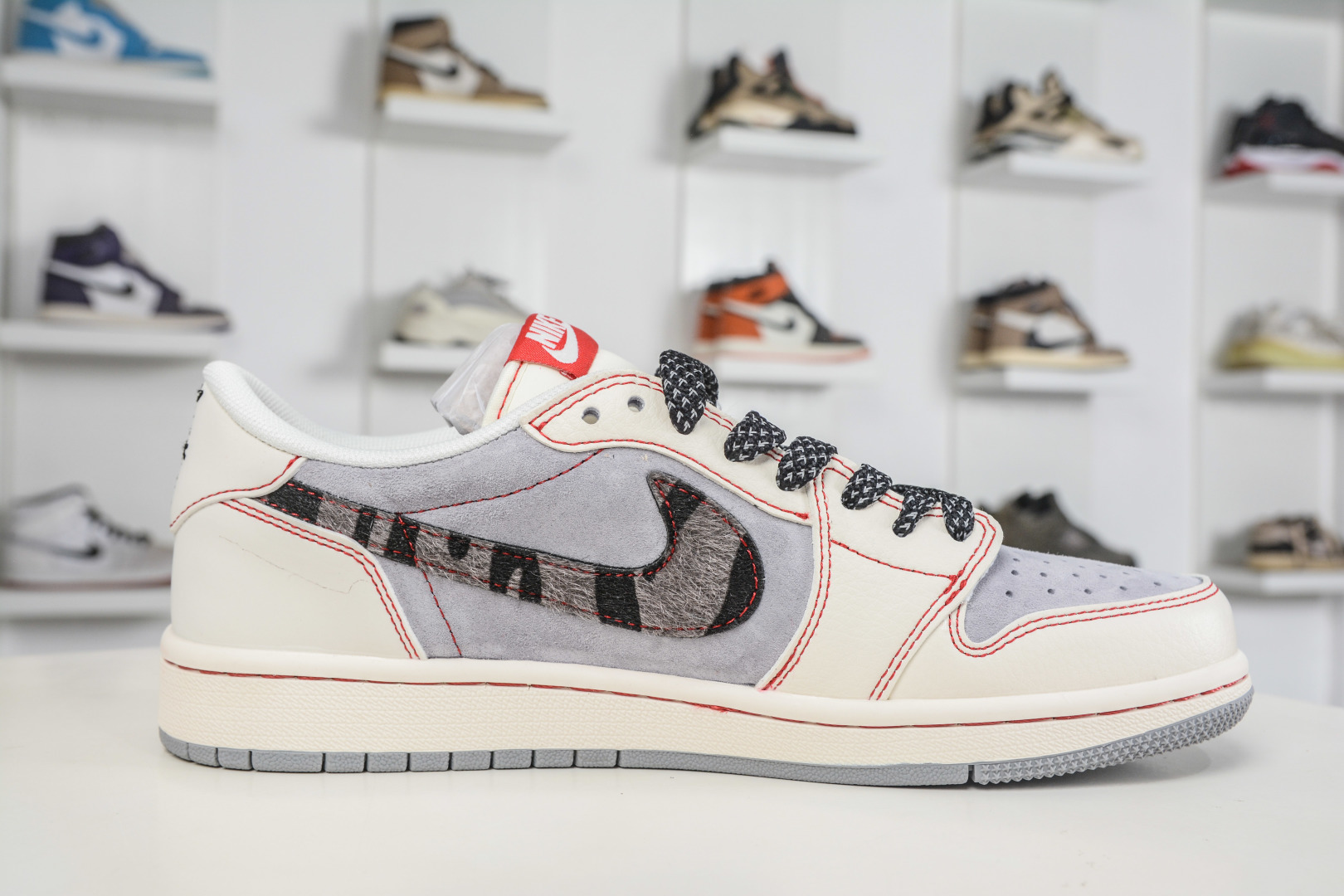 TS x Air Jordan AJ1 Low 倒钩低帮马年限定-米灰黑 FF9989-012-Top High Quatity Cheap Sneakers Fashion Clothing Clothes Bags handbags Shoes of all Brand wholesale With The best Quality And Beautiful Price from China Factory Chinese suppliers wholesaler seller TS x Air Jordan AJ1 Low 倒钩低帮马年限定-米灰黑 FF9989-012