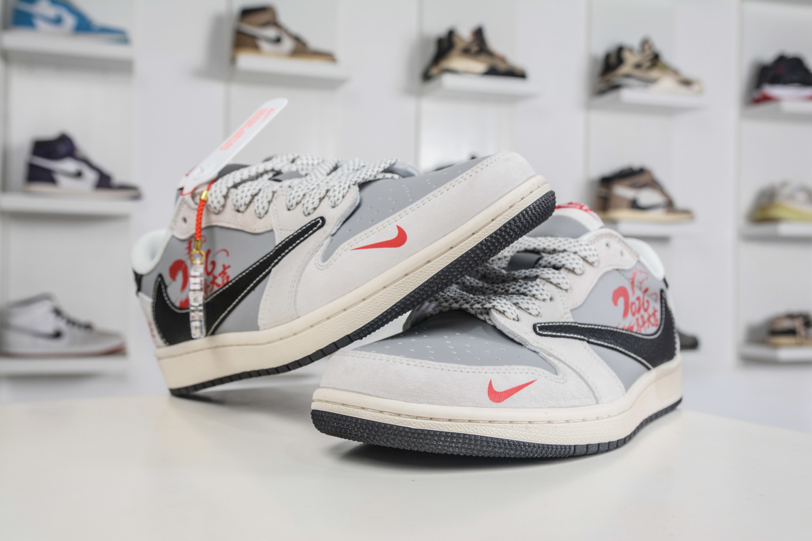 270 TS x Air Jordan AJ1 Low 倒钩低帮马年限定-米灰黑 JP2026-117-Chinese UA Cheap High Quatity Brand Clothes Bags handbags Sneakers wholesale wholesaler seller from China Factory suppliers Fashion Clothing Shoes best Quality Beautiful Price 270 TS x Air Jordan AJ1 Low 倒钩低帮马年限定-米灰黑 JP2026-117