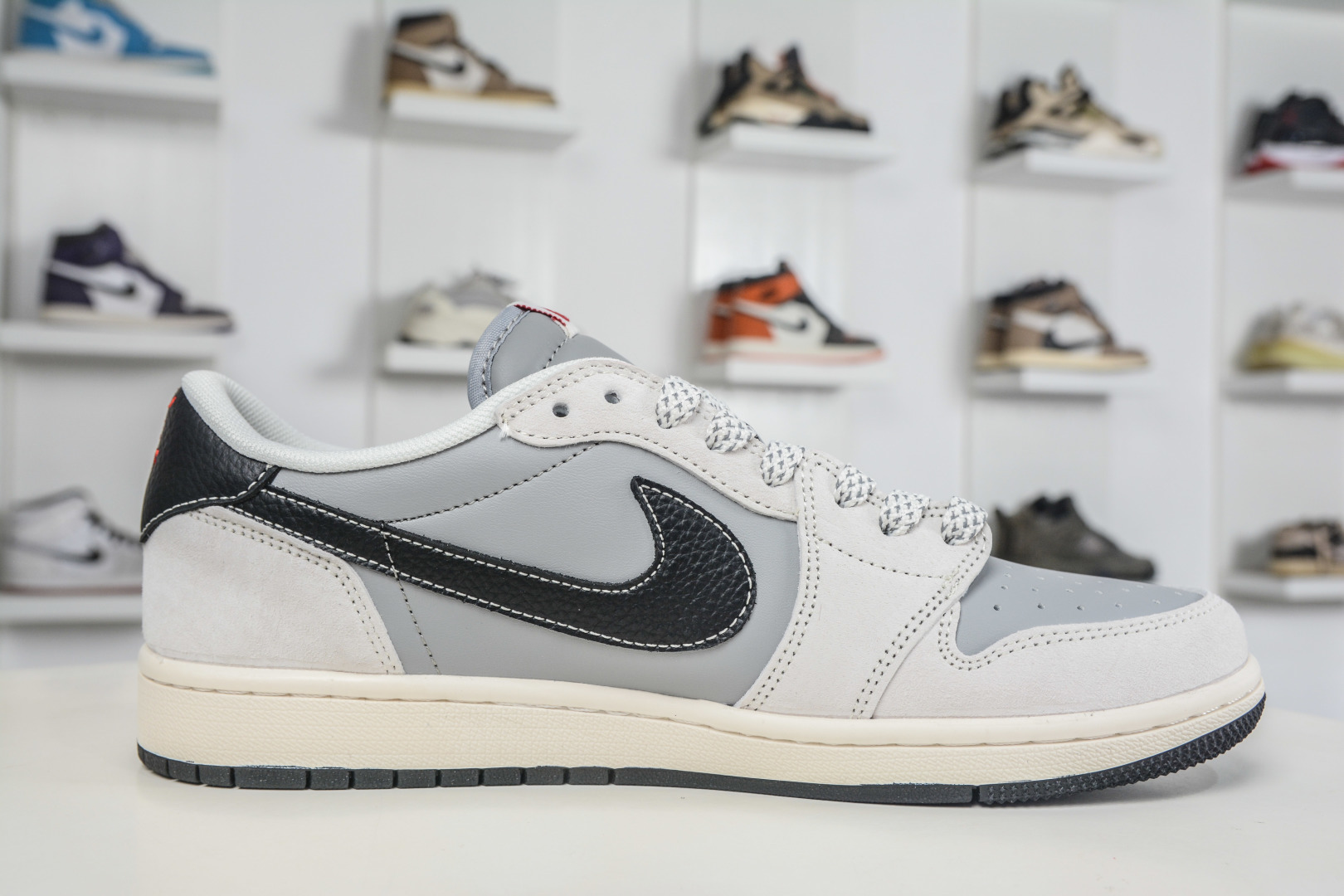 270 TS x Air Jordan AJ1 Low 倒钩低帮马年限定-米灰黑 JP2026-117-Chinese UA Cheap High Quatity Brand Clothes Bags handbags Sneakers wholesale wholesaler seller from China Factory suppliers Fashion Clothing Shoes best Quality Beautiful Price 270 TS x Air Jordan AJ1 Low 倒钩低帮马年限定-米灰黑 JP2026-117