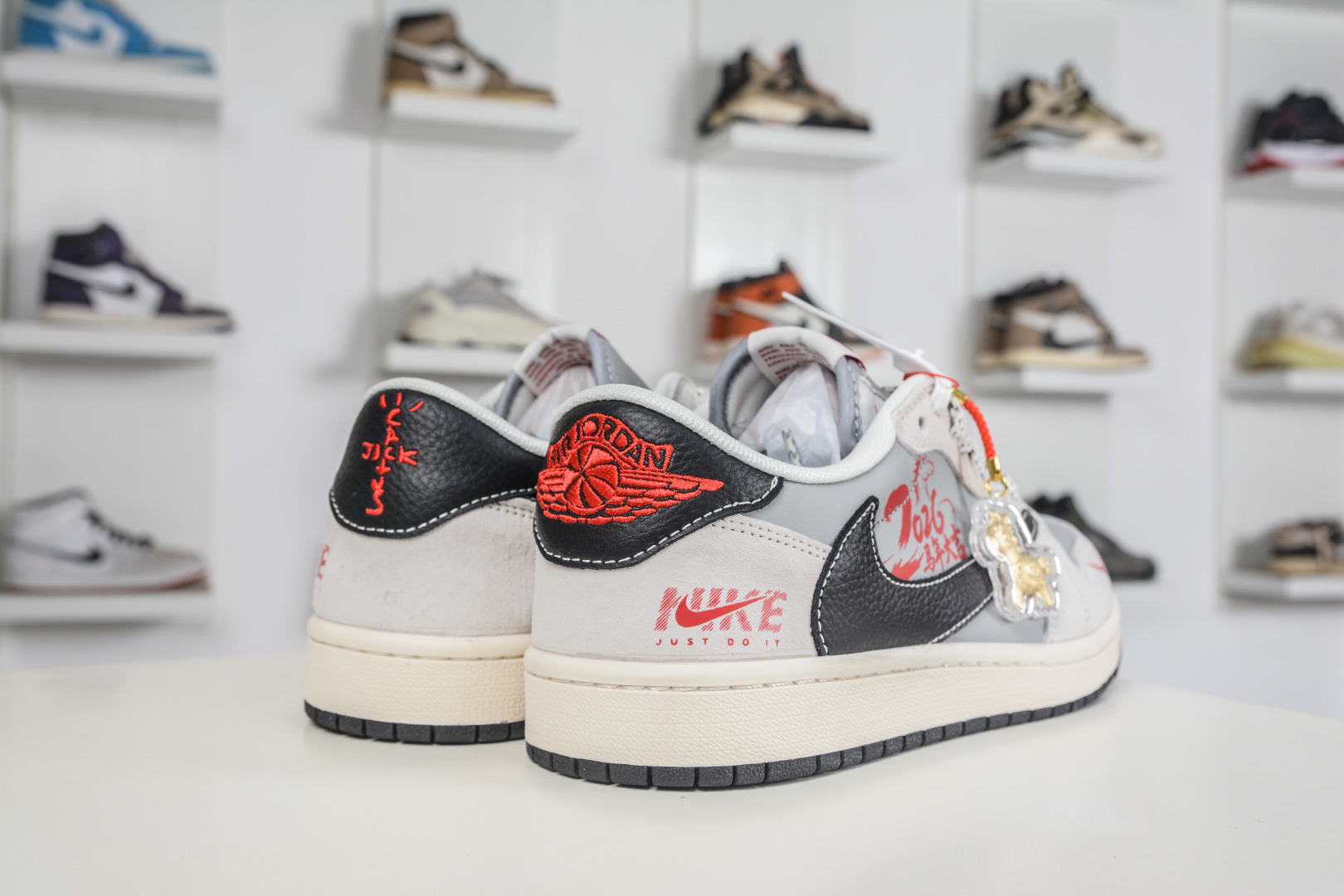 270 TS x Air Jordan AJ1 Low 倒钩低帮马年限定-米灰黑 JP2026-117-Chinese UA Cheap High Quatity Brand Clothes Bags handbags Sneakers wholesale wholesaler seller from China Factory suppliers Fashion Clothing Shoes best Quality Beautiful Price 270 TS x Air Jordan AJ1 Low 倒钩低帮马年限定-米灰黑 JP2026-117
