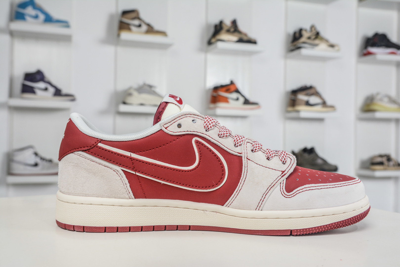 TS x Air Jordan AJ1 Low 倒钩低帮马年限定-酒红米白 JP2026-160