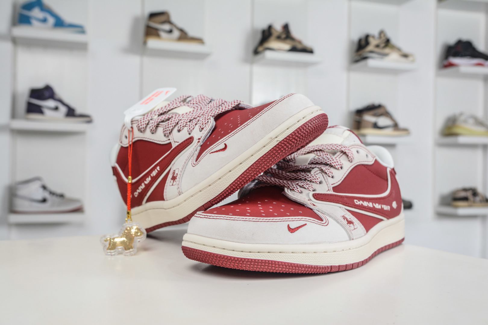 TS x Air Jordan AJ1 Low 倒钩低帮马年限定-酒红米白 JP2026-160