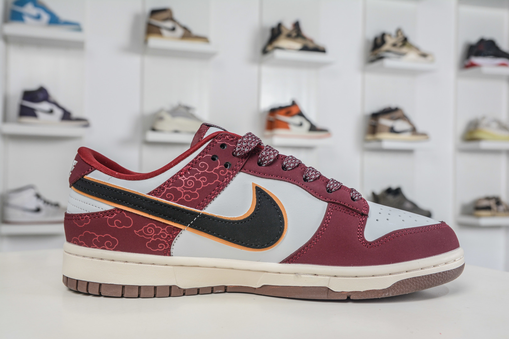 270 Nike SB Dunk Low 马年限定联名-酒红黑金 QW5288-108