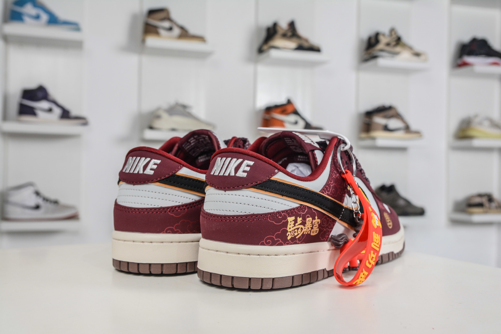 270 Nike SB Dunk Low 马年限定联名-酒红黑金 QW5288-108