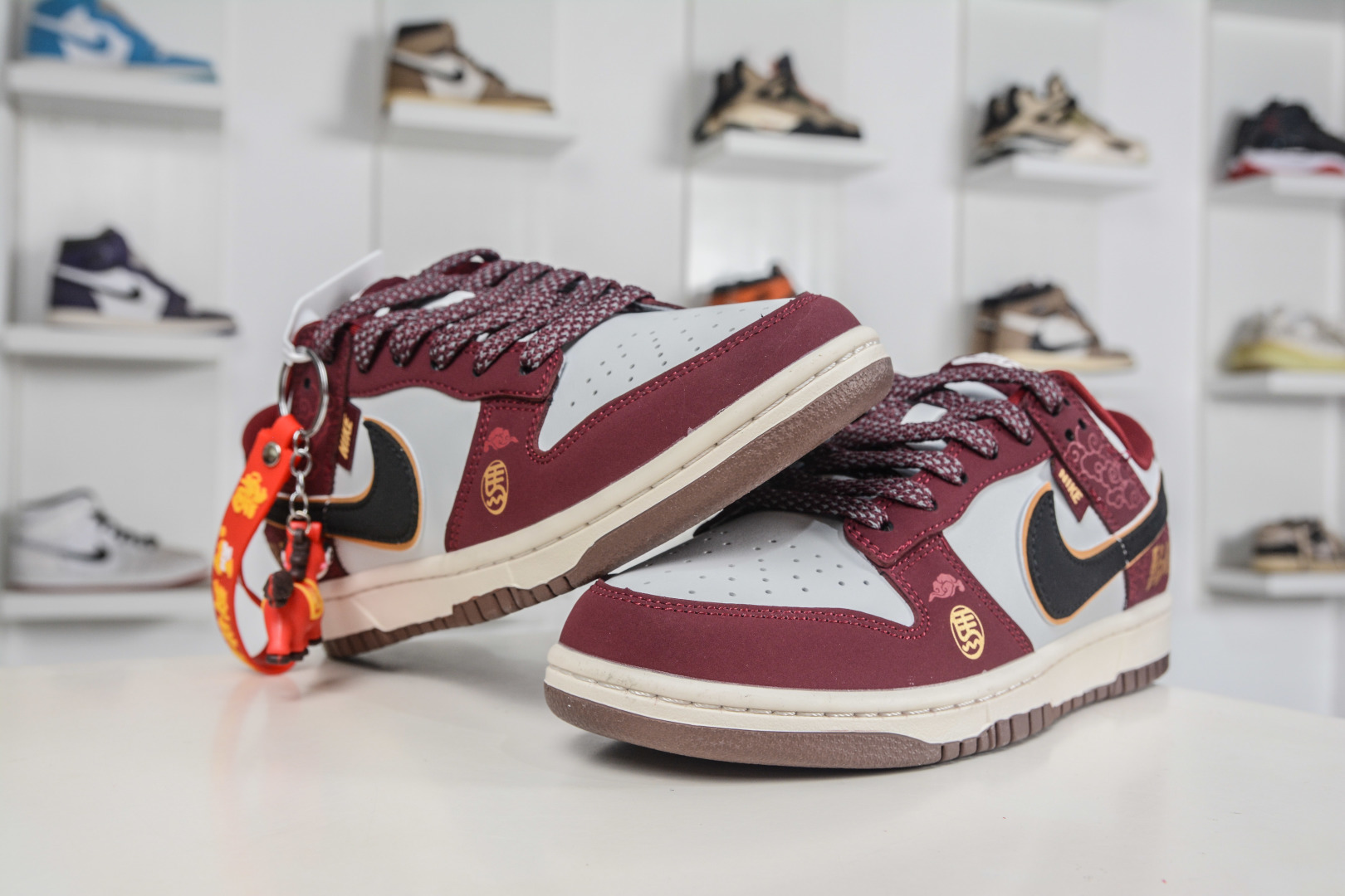 270 Nike SB Dunk Low 马年限定联名-酒红黑金 QW5288-108