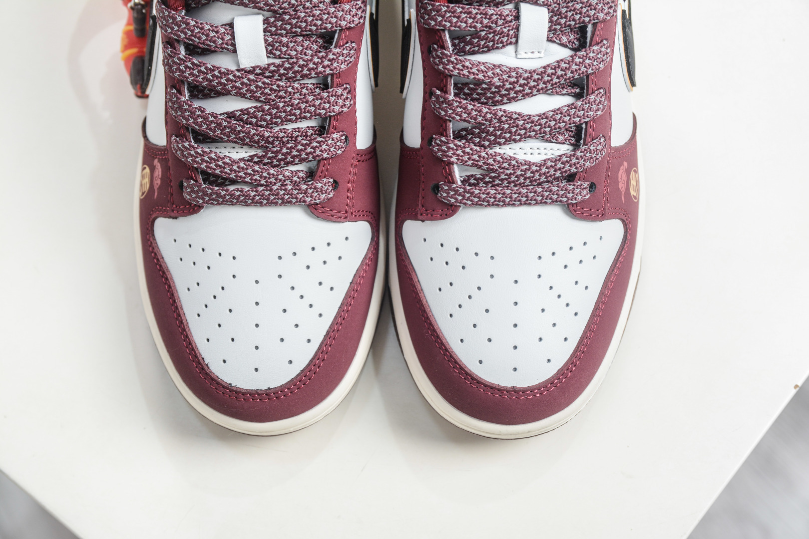 270 Nike SB Dunk Low 马年限定联名-酒红黑金 QW5288-108