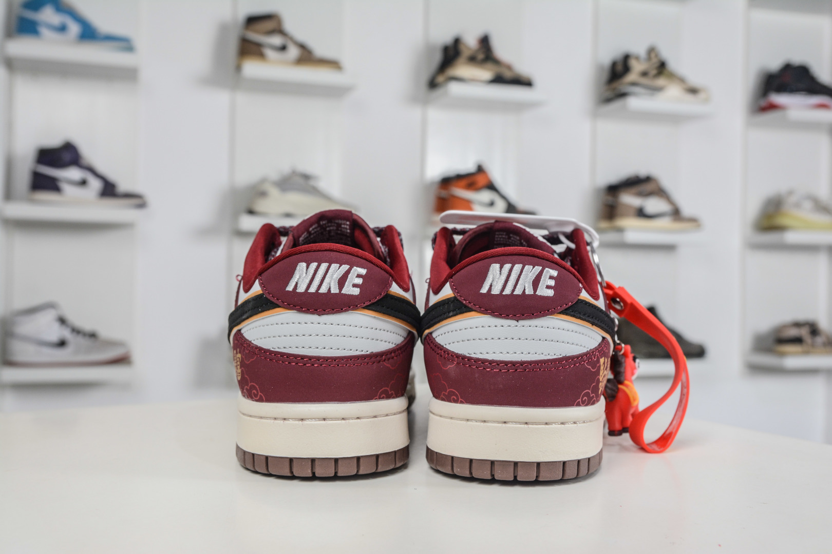 270 Nike SB Dunk Low 马年限定联名-酒红黑金 QW5288-108