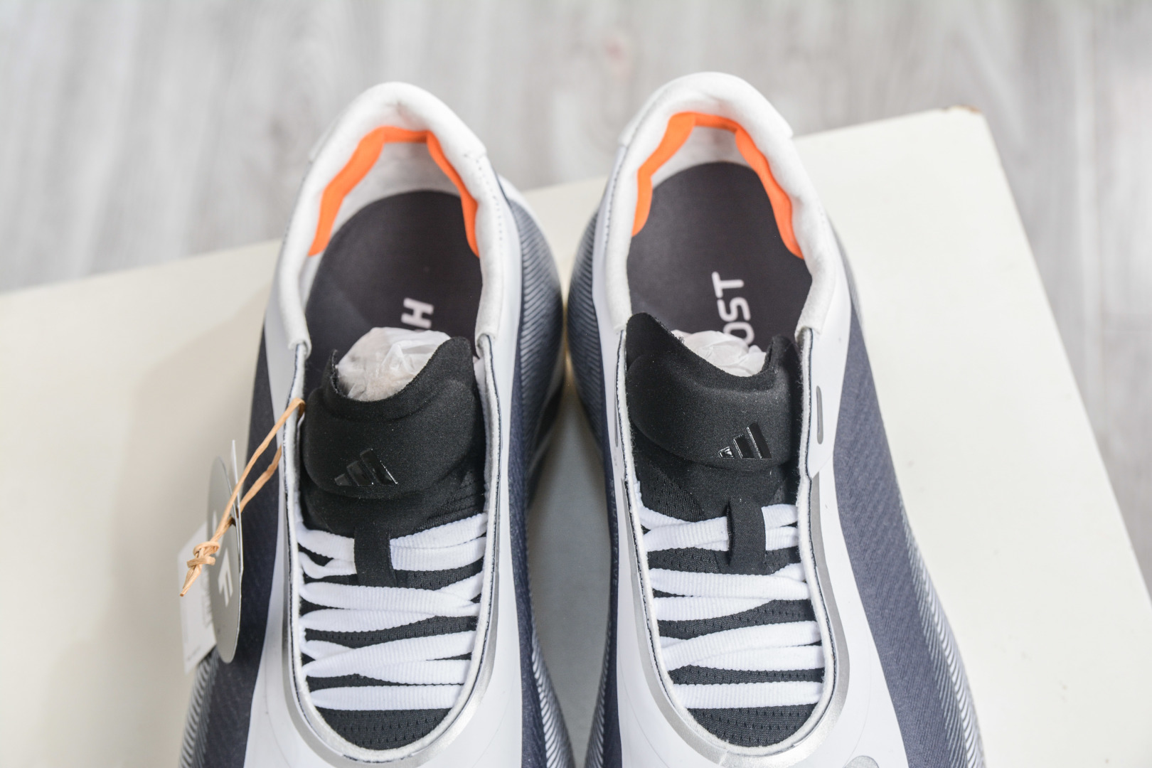 200 AD Hyper Boost Edge M 白灰黑 马拉松轻量竞速运动跑鞋 KJ0751-Chinese UA Cheap High Quatity Brand Clothes Bags handbags Sneakers wholesale wholesaler seller from China Factory suppliers Fashion Clothing Shoes best Quality Beautiful Price 200 AD Hyper Boost Edge M 白灰黑 马拉松轻量竞速运动跑鞋 KJ0751