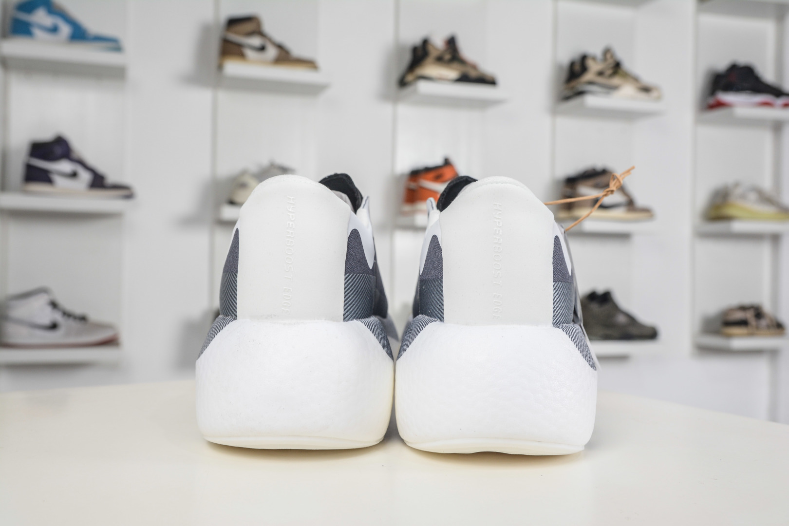 200 AD Hyper Boost Edge M 白灰黑 马拉松轻量竞速运动跑鞋 KJ0751-Chinese UA Cheap High Quatity Brand Clothes Bags handbags Sneakers wholesale wholesaler seller from China Factory suppliers Fashion Clothing Shoes best Quality Beautiful Price 200 AD Hyper Boost Edge M 白灰黑 马拉松轻量竞速运动跑鞋 KJ0751
