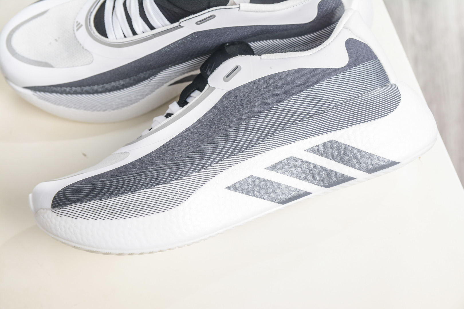 200 AD Hyper Boost Edge M 白灰黑 马拉松轻量竞速运动跑鞋 KJ0751-Chinese UA Cheap High Quatity Brand Clothes Bags handbags Sneakers wholesale wholesaler seller from China Factory suppliers Fashion Clothing Shoes best Quality Beautiful Price 200 AD Hyper Boost Edge M 白灰黑 马拉松轻量竞速运动跑鞋 KJ0751