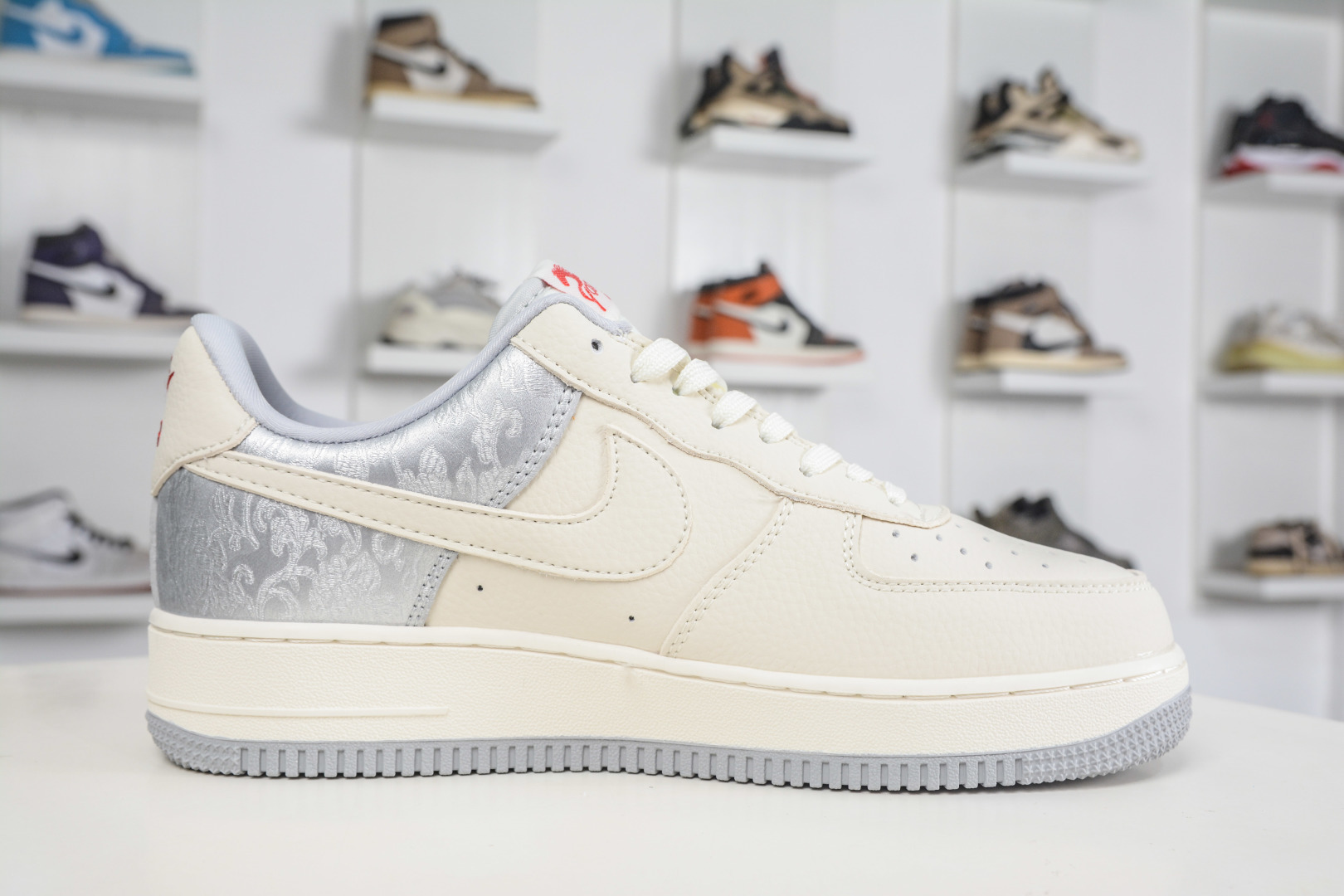 Nike Air Force 1 Low 07 马年限定 米白银灰 DF0188-141-Top High Quatity Cheap Sneakers Fashion Clothing Clothes Bags handbags Shoes of all Brand wholesale With The best Quality And Beautiful Price from China Factory Chinese suppliers wholesaler seller Nike Air Force 1 Low 07 马年限定 米白银灰 DF0188-141
