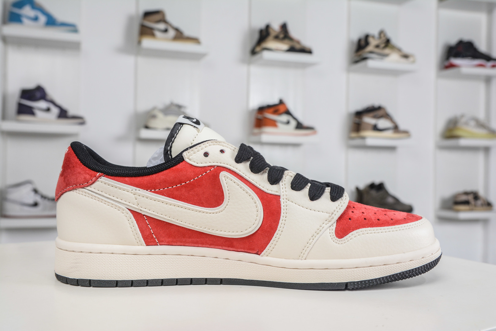 270 TS x Air Jordan AJ1 Low 倒钩低帮马年限定-白红金 JP2026-161