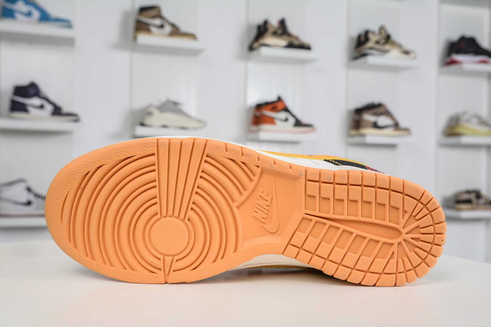 Nike SB Dunk Low 马年限定联名-黑金红 QW5288-107