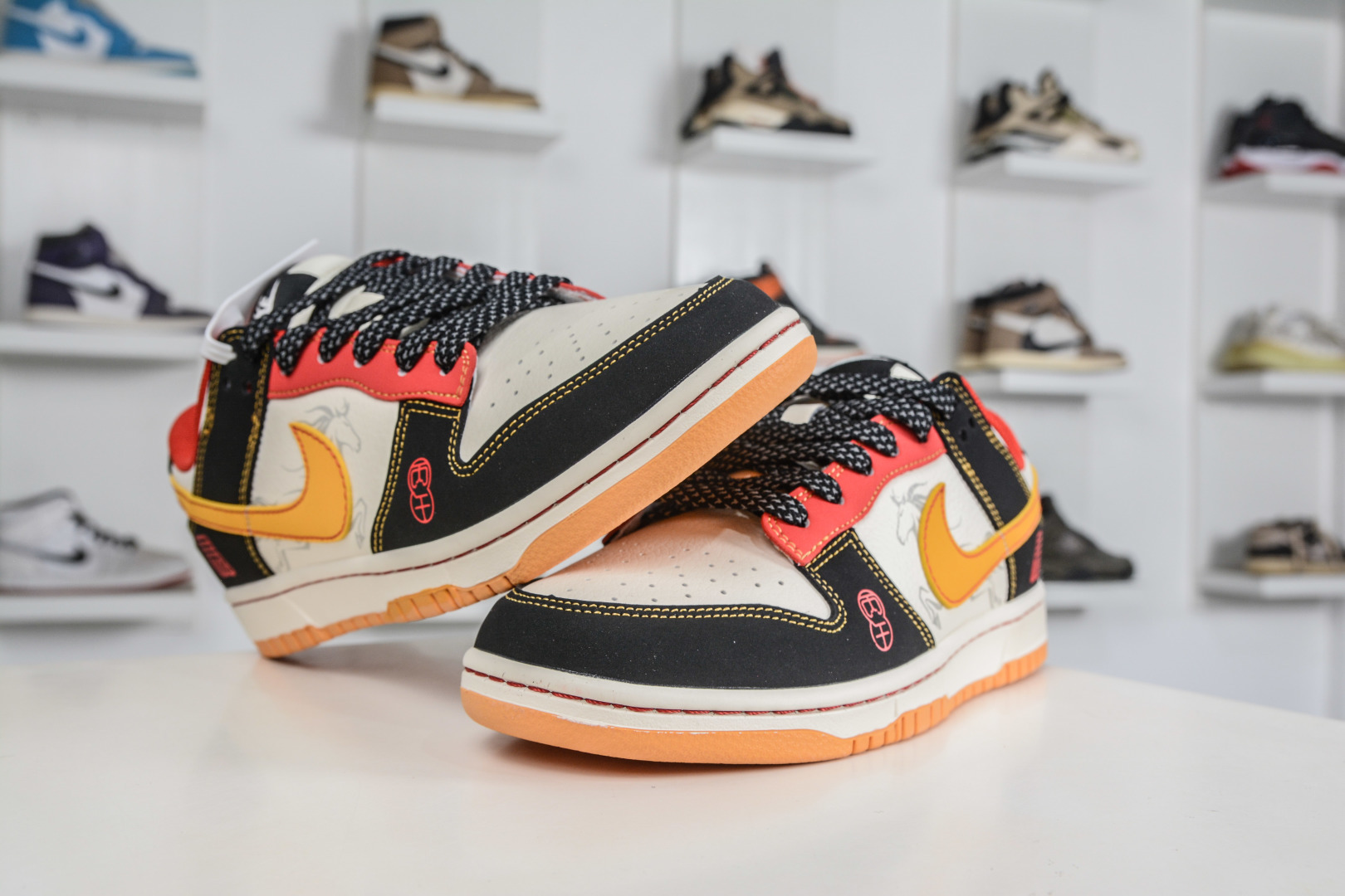 Nike SB Dunk Low 马年限定联名-黑金红 QW5288-107