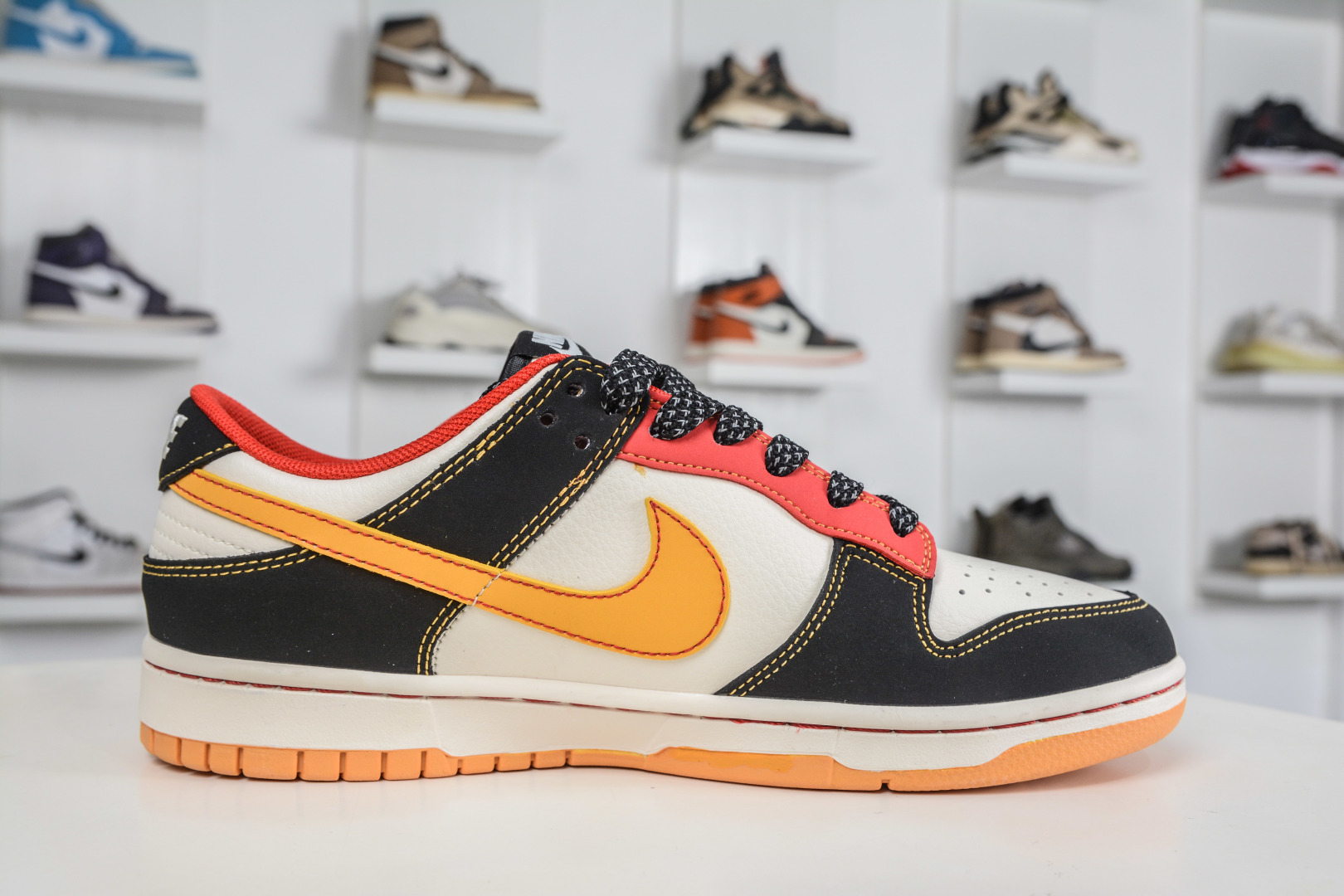 Nike SB Dunk Low 马年限定联名-黑金红 QW5288-107