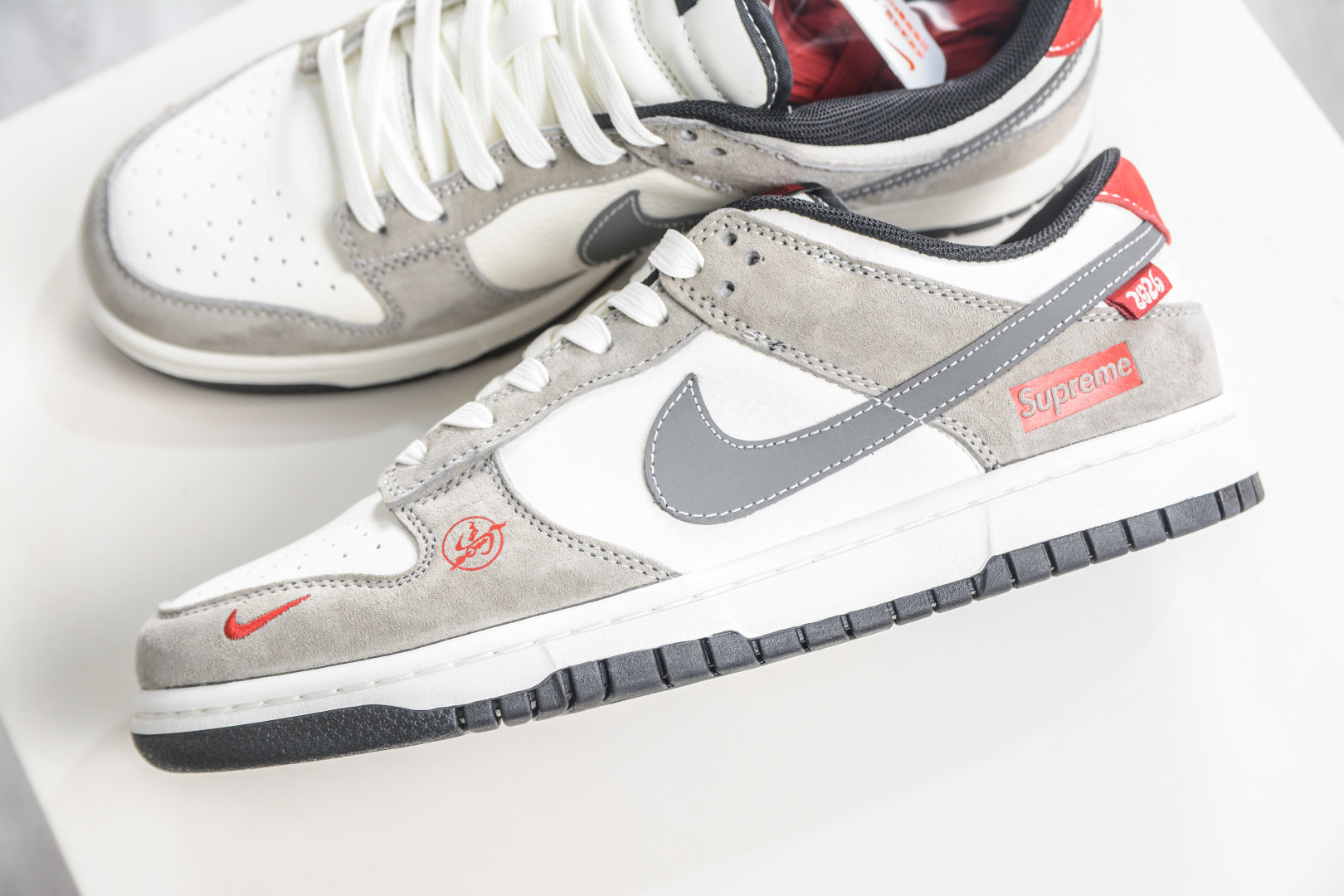 270 Nike SB Dunk Low x Superme SUP马年限定联名-灰白麂皮 XZ5899-113-Chinese UA Cheap High Quatity Brand Clothes Bags handbags Sneakers wholesale wholesaler seller from China Factory suppliers Fashion Clothing Shoes best Quality Beautiful Price 270 Nike SB Dunk Low x Superme SUP马年限定联名-灰白麂皮 XZ5899-113