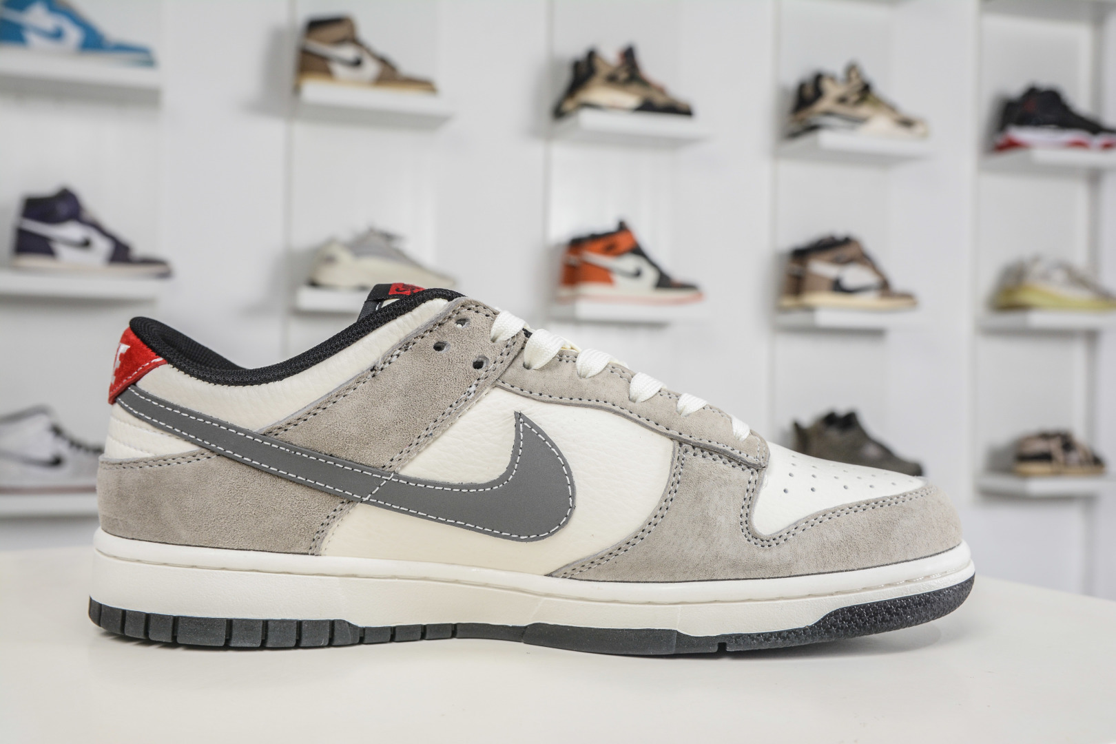 270 Nike SB Dunk Low x Superme SUP马年限定联名-灰白麂皮 XZ5899-113-Chinese UA Cheap High Quatity Brand Clothes Bags handbags Sneakers wholesale wholesaler seller from China Factory suppliers Fashion Clothing Shoes best Quality Beautiful Price 270 Nike SB Dunk Low x Superme SUP马年限定联名-灰白麂皮 XZ5899-113
