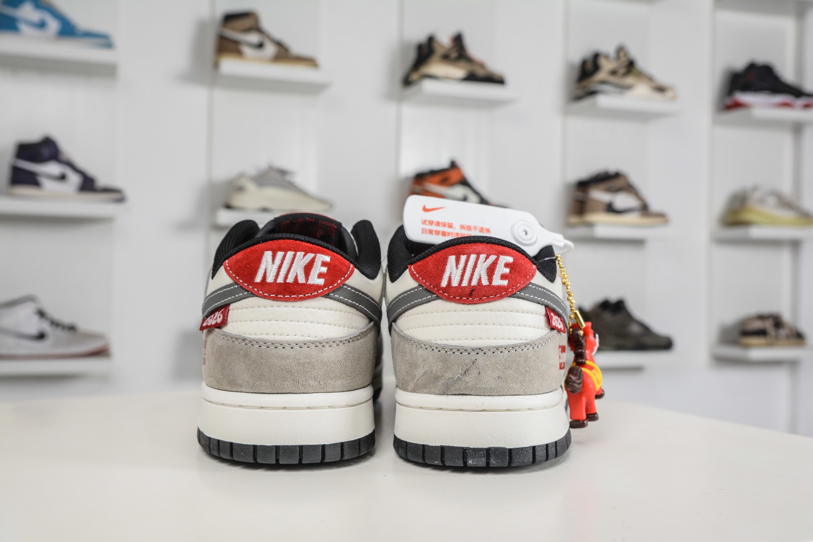270 Nike SB Dunk Low x Superme SUP马年限定联名-灰白麂皮 XZ5899-113-Chinese UA Cheap High Quatity Brand Clothes Bags handbags Sneakers wholesale wholesaler seller from China Factory suppliers Fashion Clothing Shoes best Quality Beautiful Price 270 Nike SB Dunk Low x Superme SUP马年限定联名-灰白麂皮 XZ5899-113