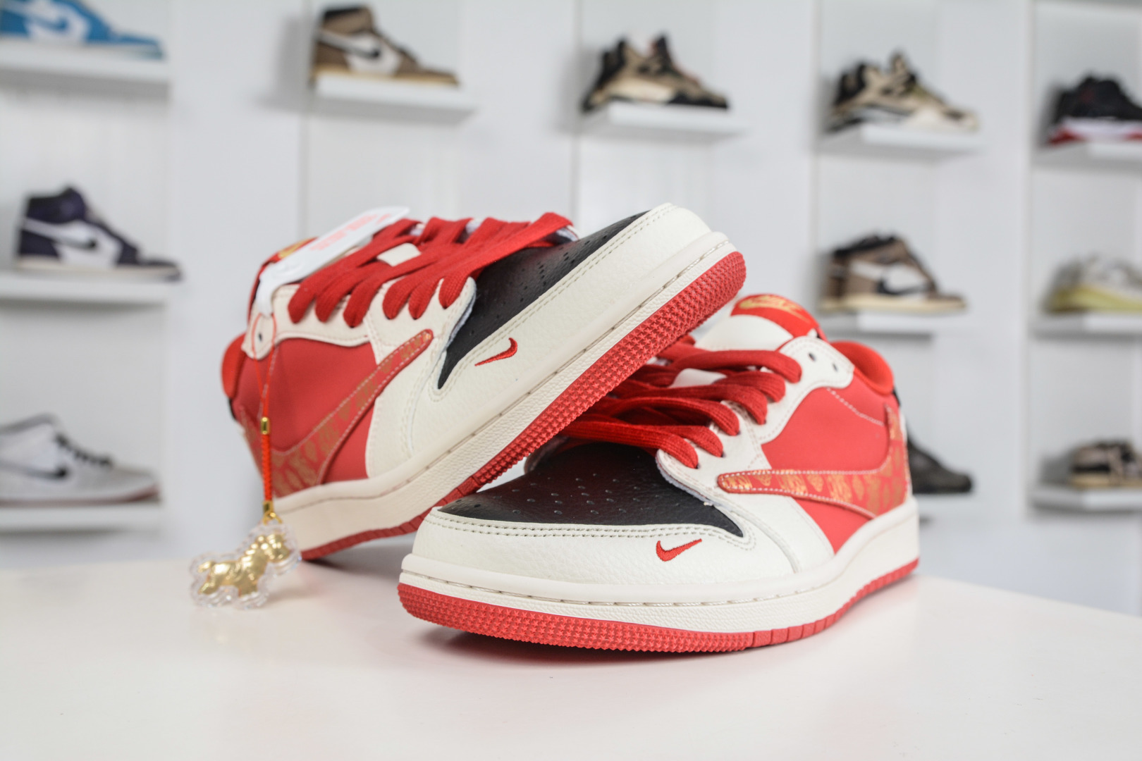 TS x Air Jordan AJ1 Low 倒钩低帮马年限定-黑白红 HG0026-022