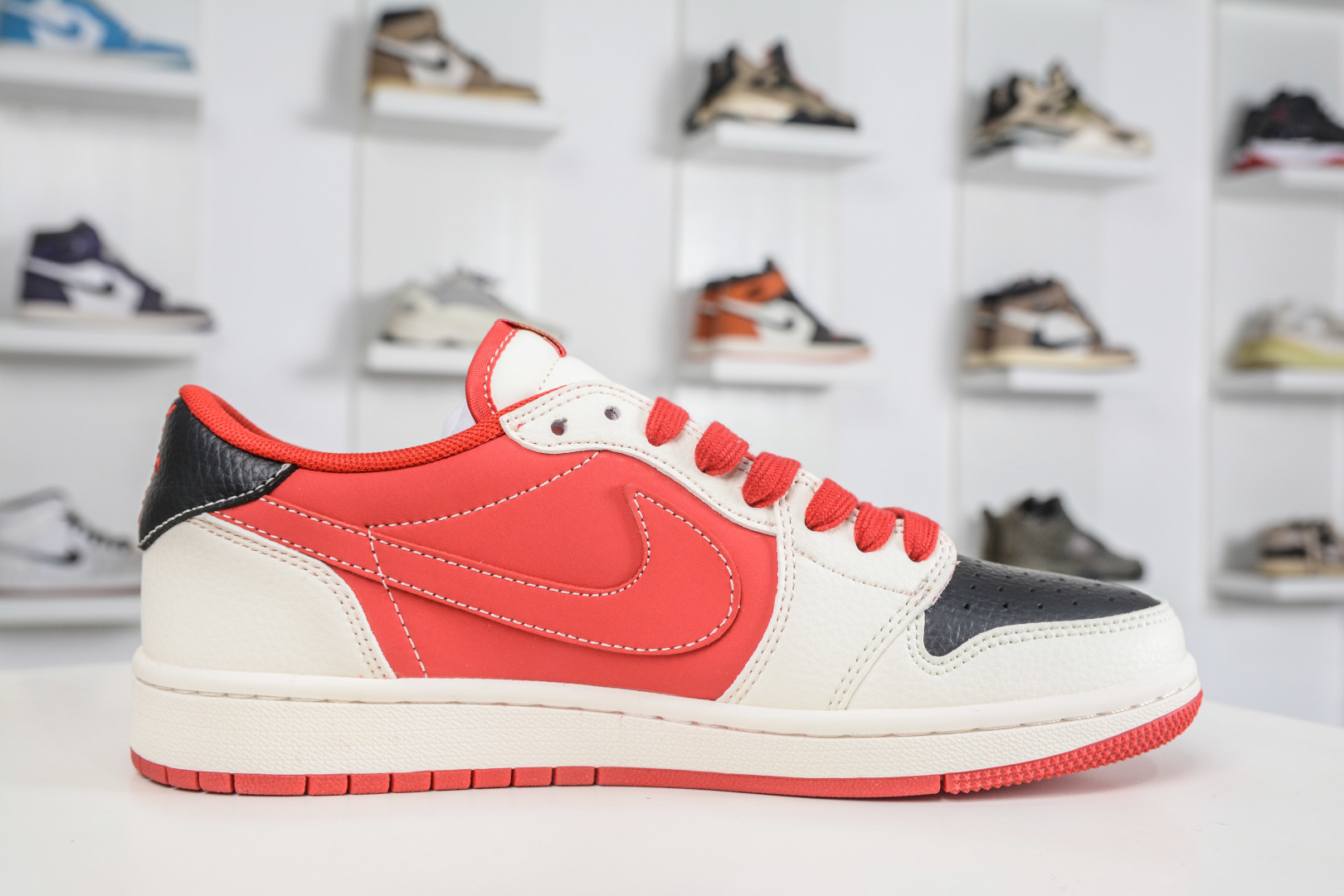 TS x Air Jordan AJ1 Low 倒钩低帮马年限定-黑白红 HG0026-022