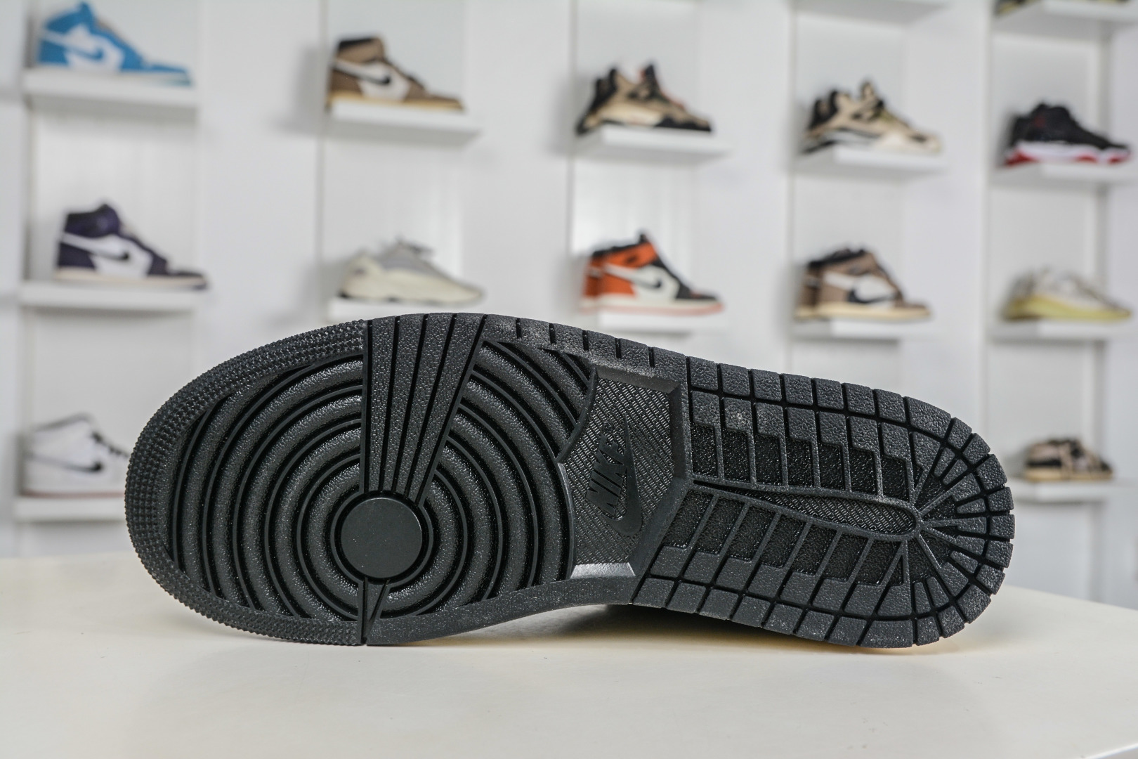 Air Jordan AJ1 Mid 中帮 棕黑 IB7110-002-Top High Quatity Cheap Sneakers Fashion Clothing Clothes Bags handbags Shoes of all Brand wholesale With The best Quality And Beautiful Price from China Factory Chinese suppliers wholesaler seller Air Jordan AJ1 Mid 中帮 棕黑 IB7110-002
