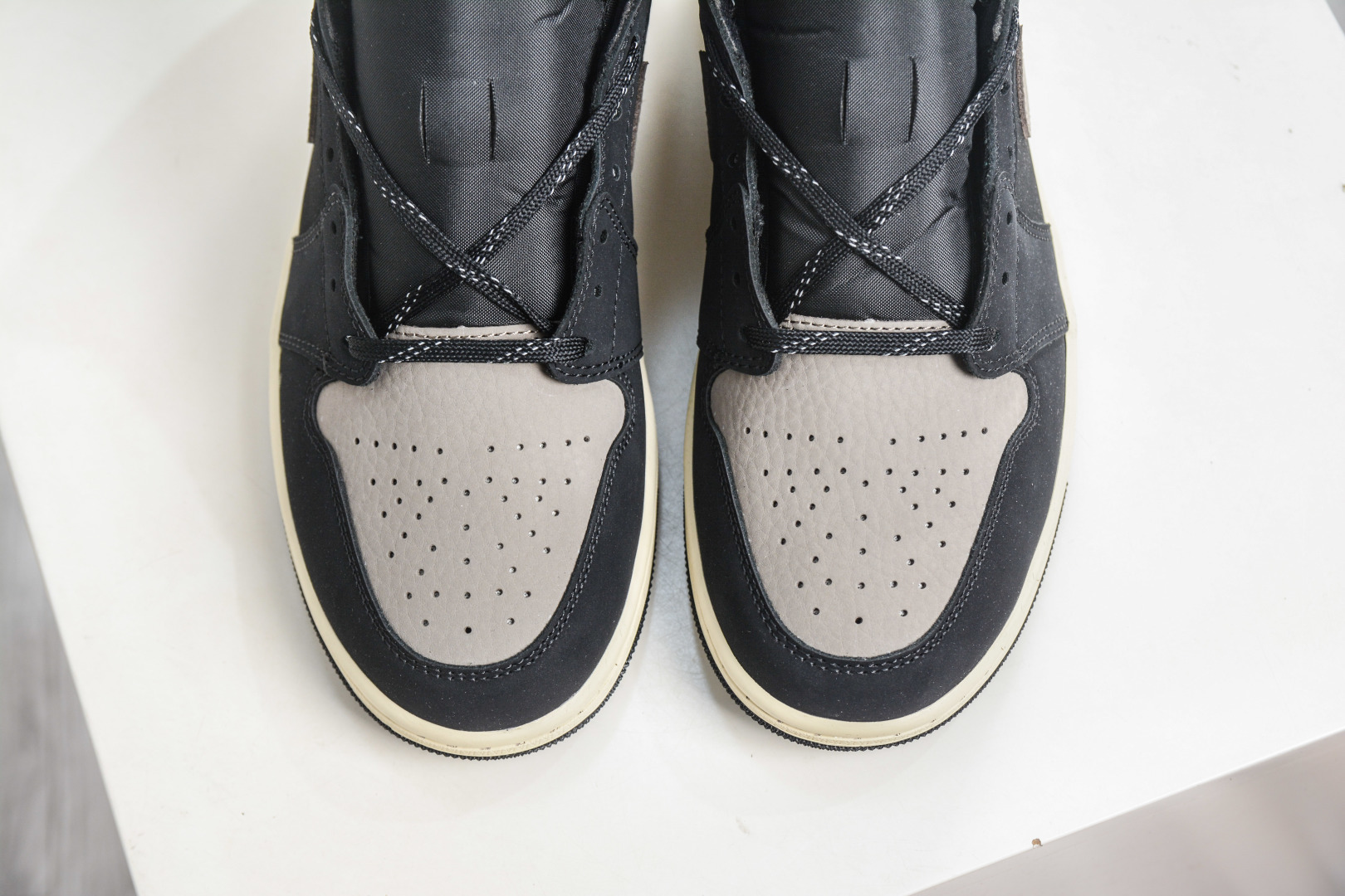 Air Jordan AJ1 Mid 中帮 棕黑 IB7110-002-Top High Quatity Cheap Sneakers Fashion Clothing Clothes Bags handbags Shoes of all Brand wholesale With The best Quality And Beautiful Price from China Factory Chinese suppliers wholesaler seller Air Jordan AJ1 Mid 中帮 棕黑 IB7110-002