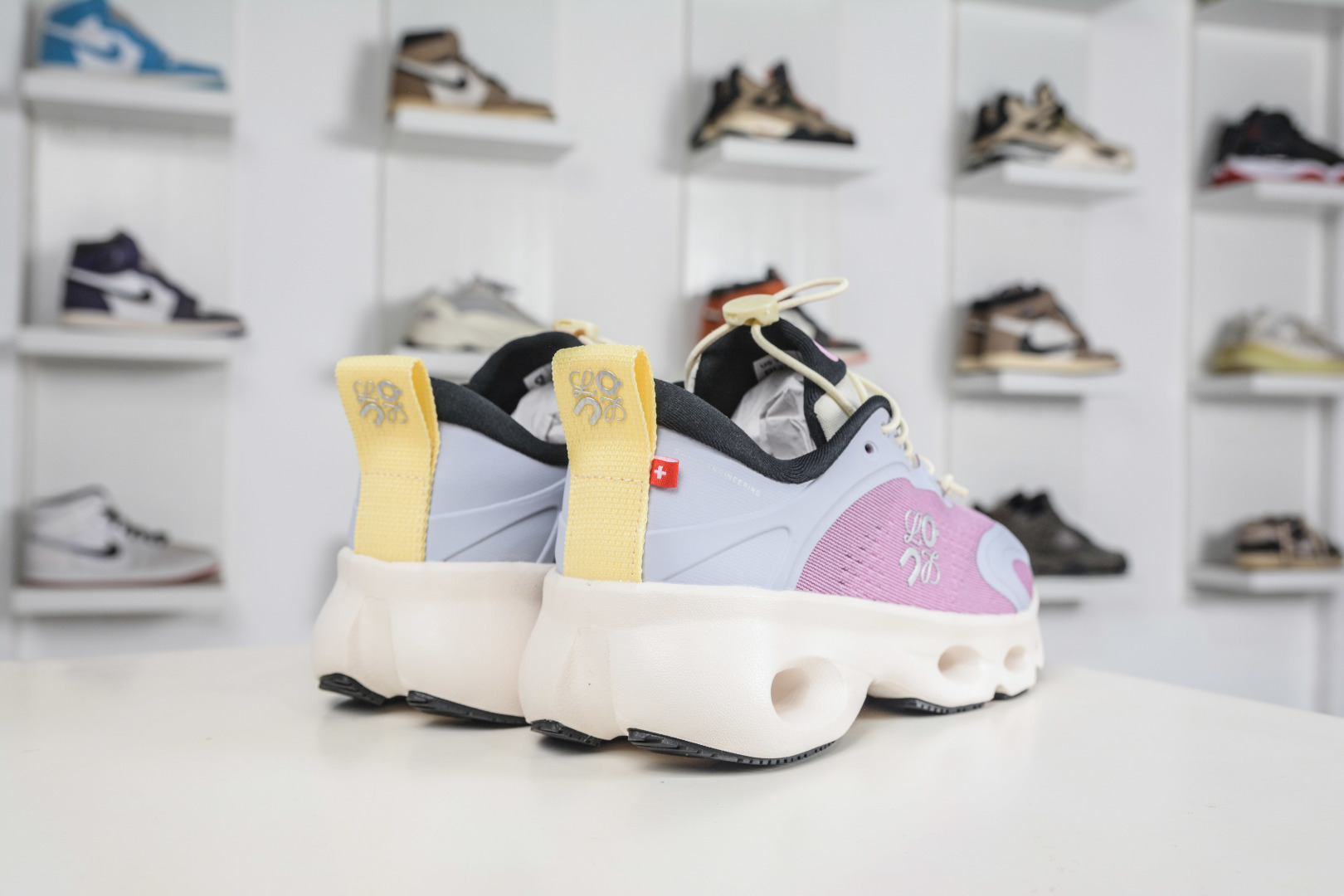 LOEWE罗意威 x ON昂跑 联名款 Cloudsolo 原鞋一致橡胶底 3WF3060-Top High Quatity Cheap Sneakers Fashion Clothing Clothes Bags handbags Shoes of all Brand wholesale With The best Quality And Beautiful Price from China Factory Chinese suppliers wholesaler seller LOEWE罗意威 x ON昂跑 联名款 Cloudsolo 原鞋一致橡胶底 3WF3060