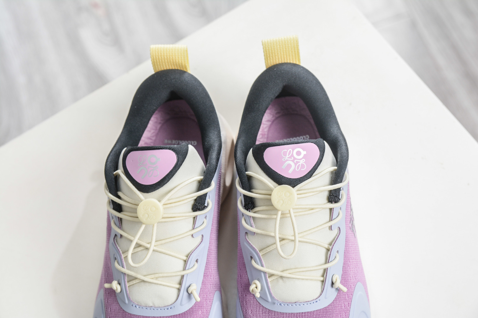LOEWE罗意威 x ON昂跑 联名款 Cloudsolo 原鞋一致橡胶底 3WF3060-Top High Quatity Cheap Sneakers Fashion Clothing Clothes Bags handbags Shoes of all Brand wholesale With The best Quality And Beautiful Price from China Factory Chinese suppliers wholesaler seller LOEWE罗意威 x ON昂跑 联名款 Cloudsolo 原鞋一致橡胶底 3WF3060