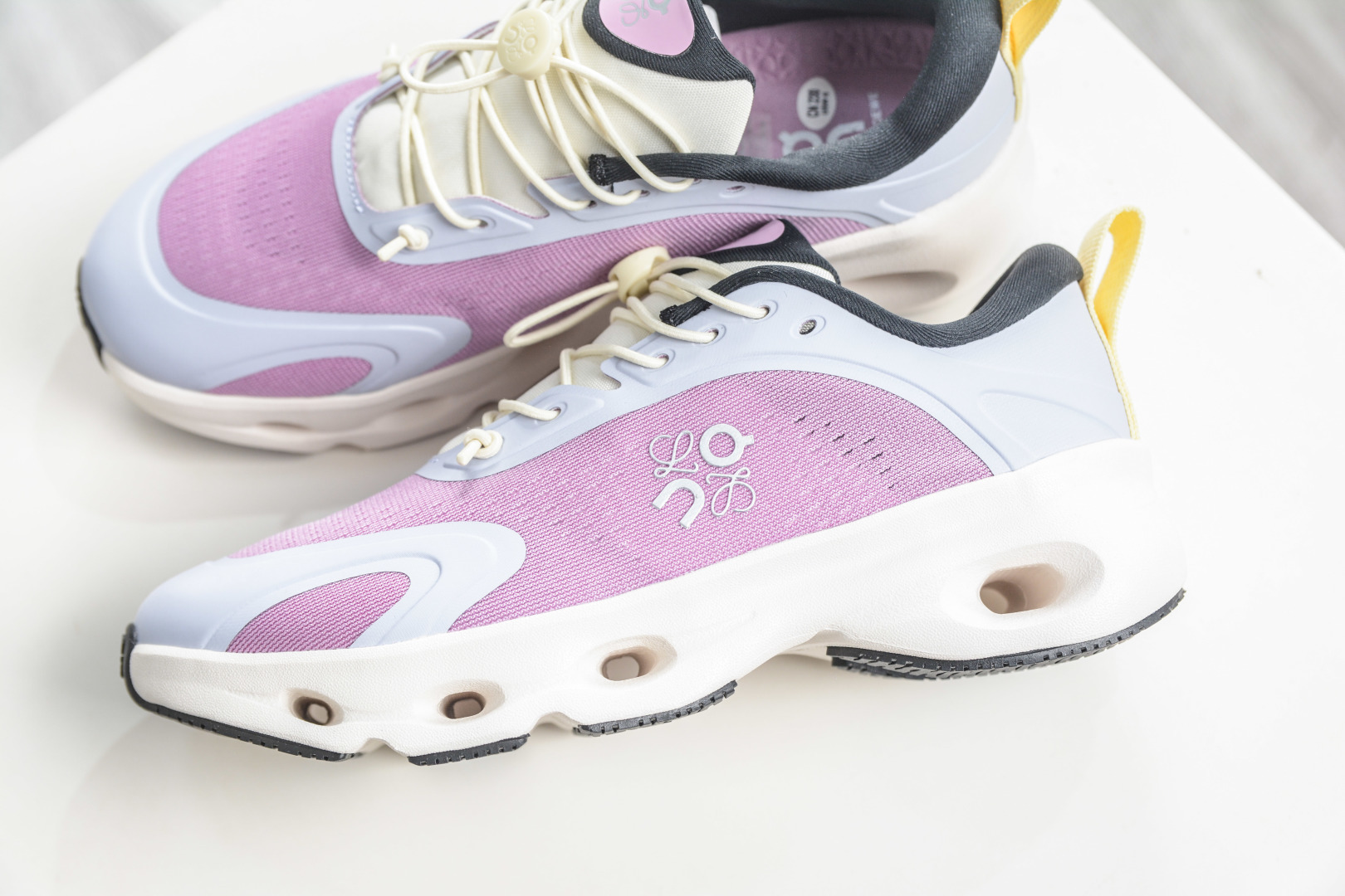 LOEWE罗意威 x ON昂跑 联名款 Cloudsolo 原鞋一致橡胶底 3WF3060-Top High Quatity Cheap Sneakers Fashion Clothing Clothes Bags handbags Shoes of all Brand wholesale With The best Quality And Beautiful Price from China Factory Chinese suppliers wholesaler seller LOEWE罗意威 x ON昂跑 联名款 Cloudsolo 原鞋一致橡胶底 3WF3060