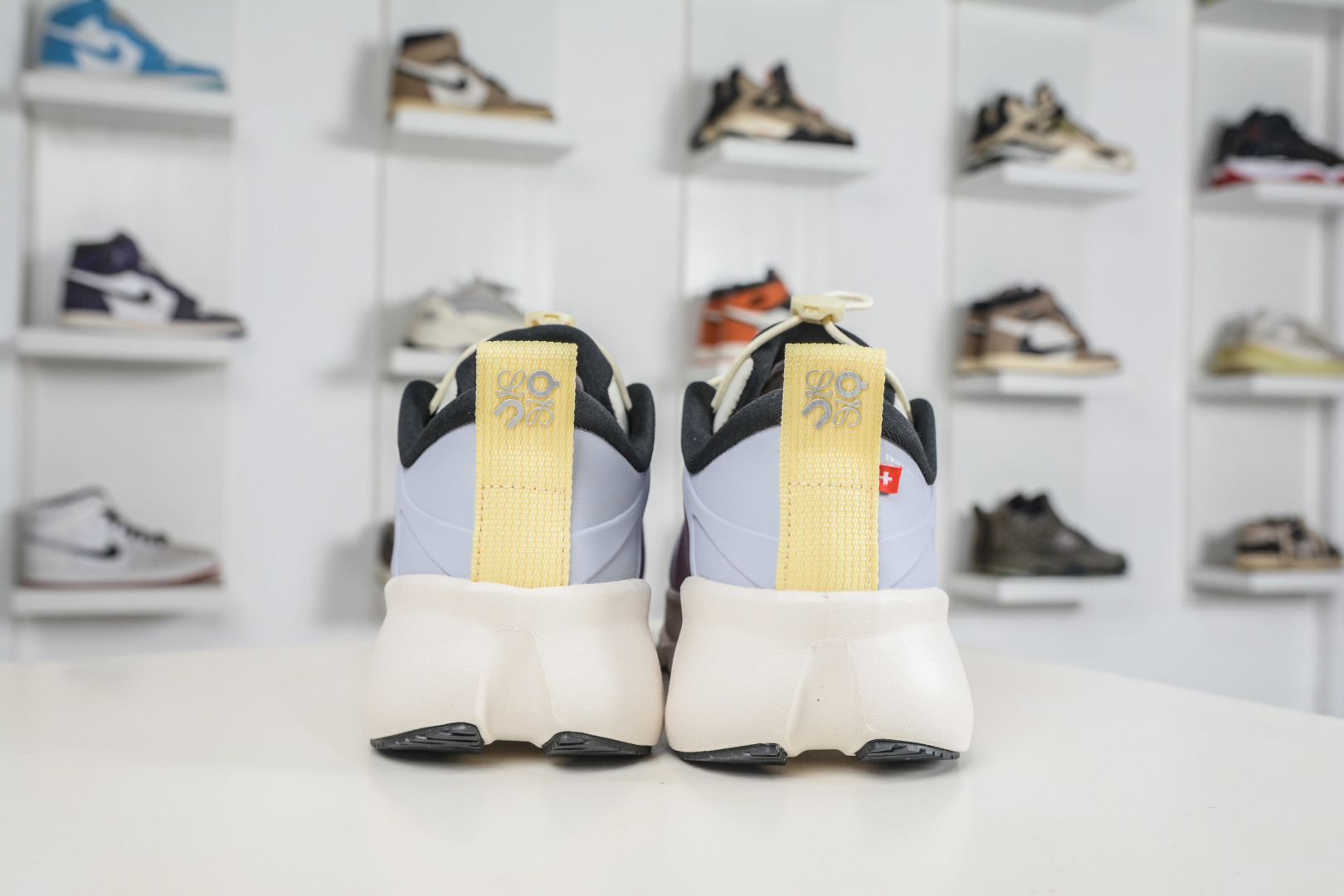 LOEWE罗意威 x ON昂跑 联名款 Cloudsolo 原鞋一致橡胶底 3WF3060-Top High Quatity Cheap Sneakers Fashion Clothing Clothes Bags handbags Shoes of all Brand wholesale With The best Quality And Beautiful Price from China Factory Chinese suppliers wholesaler seller LOEWE罗意威 x ON昂跑 联名款 Cloudsolo 原鞋一致橡胶底 3WF3060