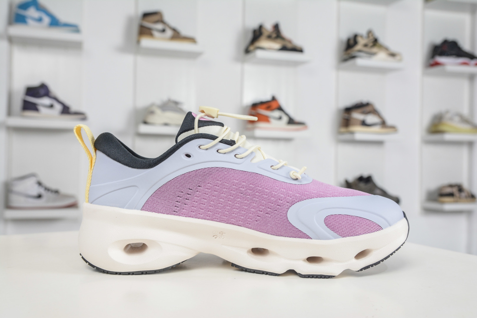 LOEWE罗意威 x ON昂跑 联名款 Cloudsolo 原鞋一致橡胶底 3WF3060-Top High Quatity Cheap Sneakers Fashion Clothing Clothes Bags handbags Shoes of all Brand wholesale With The best Quality And Beautiful Price from China Factory Chinese suppliers wholesaler seller LOEWE罗意威 x ON昂跑 联名款 Cloudsolo 原鞋一致橡胶底 3WF3060